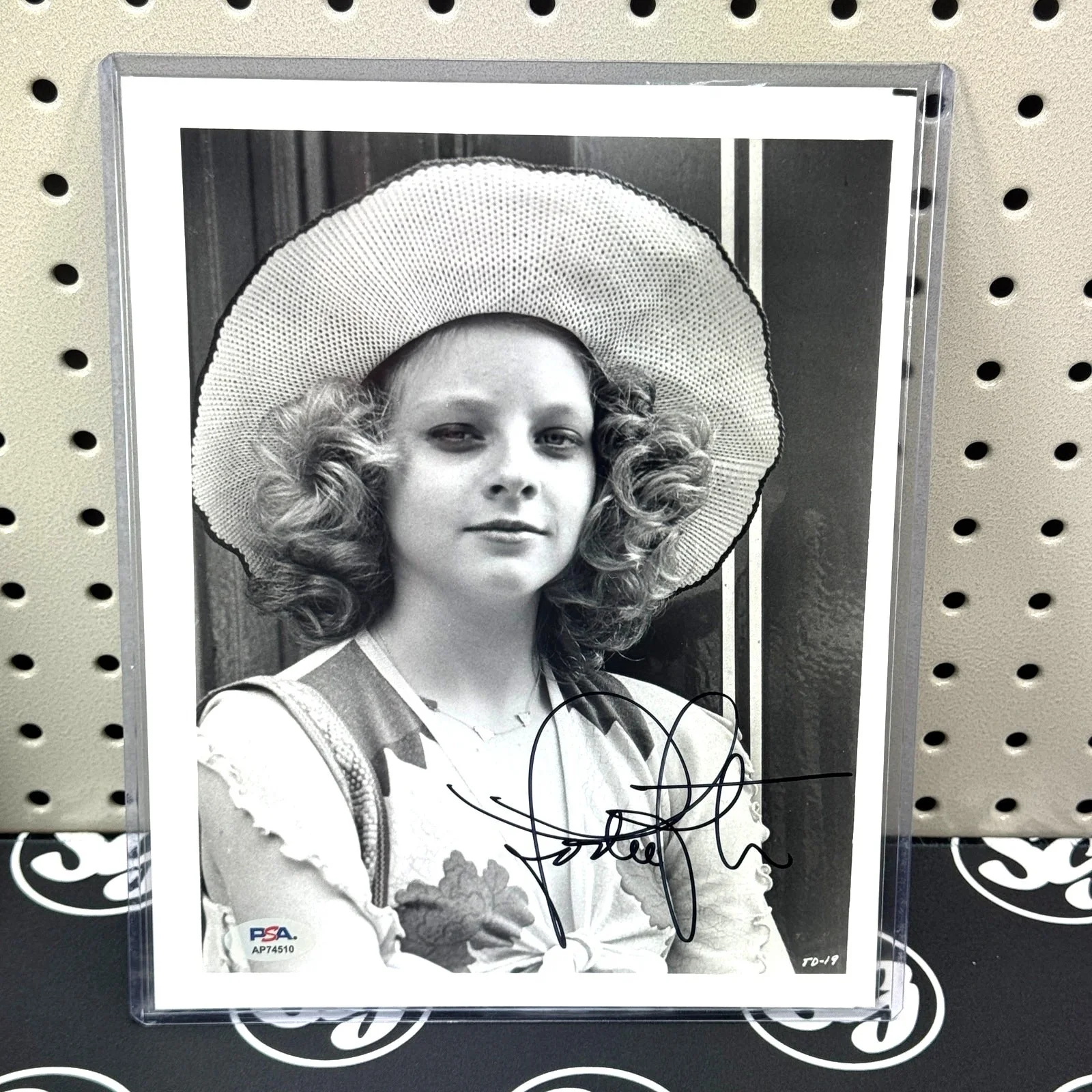 Jodie Foster — JODIE FOSTER Signed 8x10 Photo PSA DNA Certified Autograph Auto TAXI DRIVER