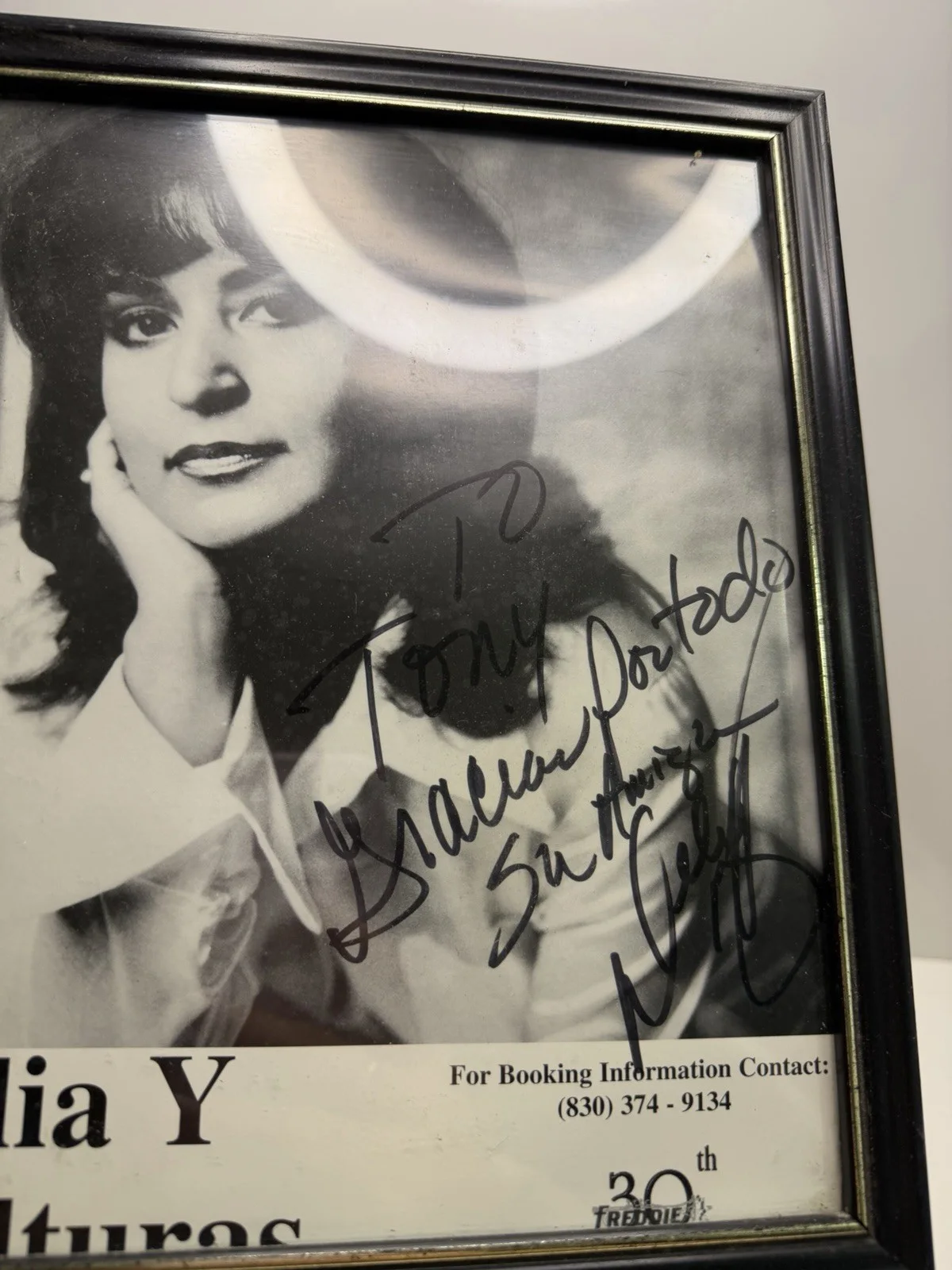 Framed Signed Promotional Photo w/ Personal Inscription – Vintage Music, изображение 3