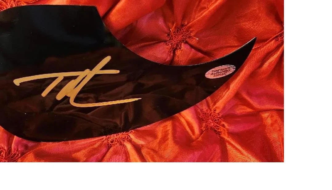 TIM MCGRAW HAND SIGNED AUTOGRAPHED GUITAR PICKGUARD COUNTRY SINGER STAR W/ COA, image 2