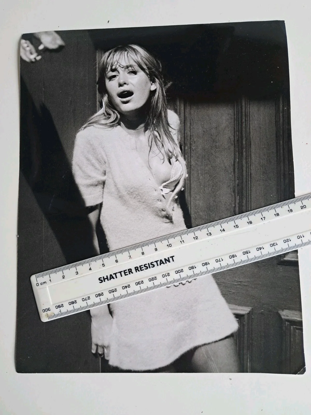 Susan George 6 X Original Stills from RIGHT 1971 - Set photographer John Brown, image 2
