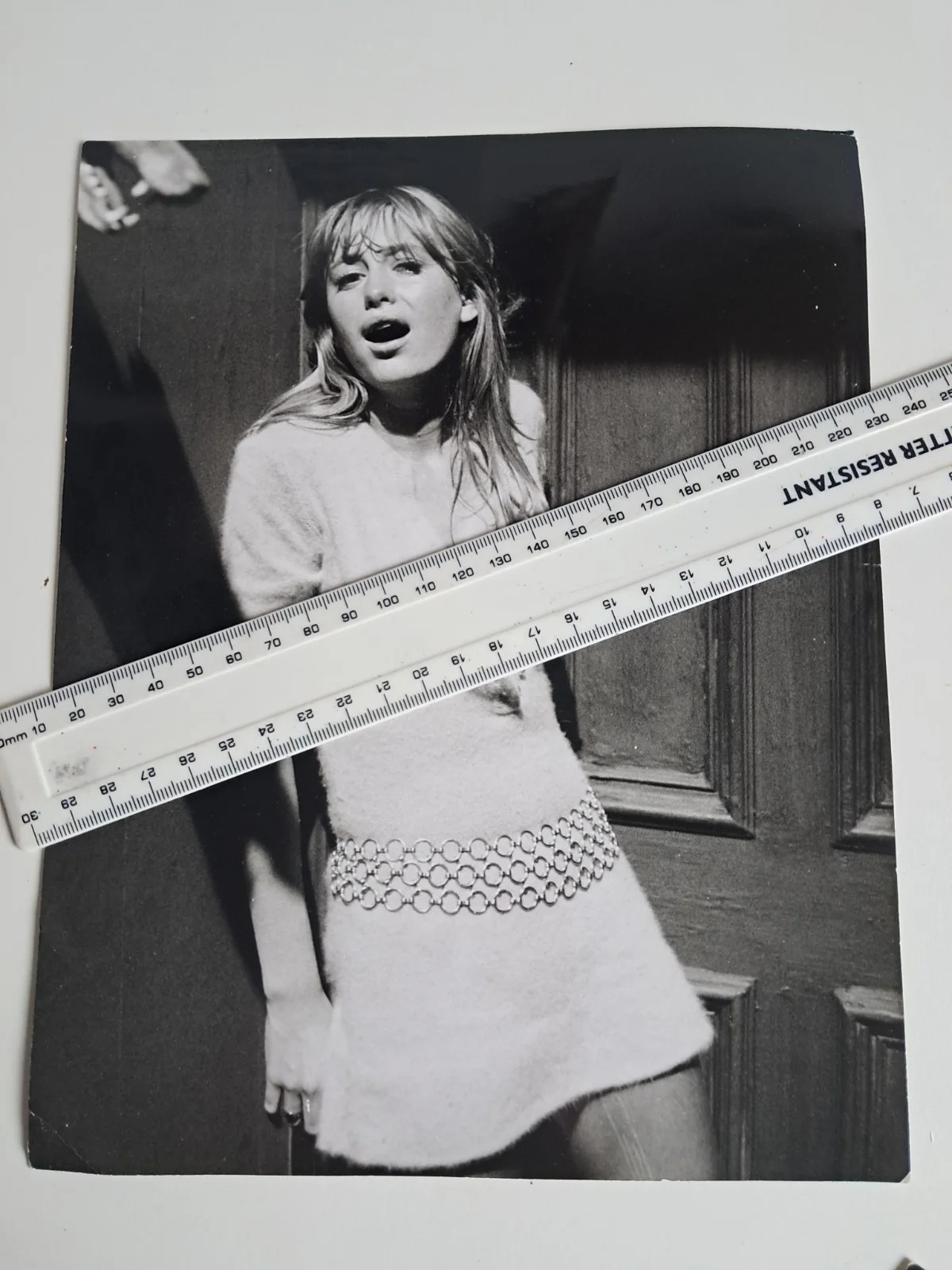 Susan George 6 X Original Stills from RIGHT 1971 - Set photographer John Brown, image 5