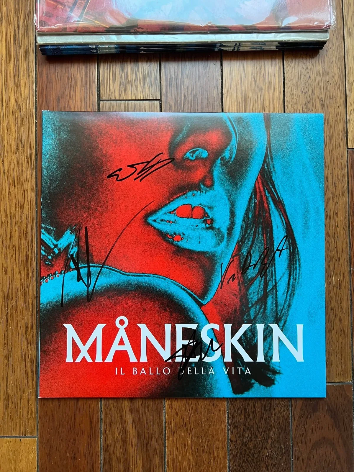 Maneskin Il Ballo Della Vita Autographed FULLY Signed Album Vinyl Record w/COA, изображение 4