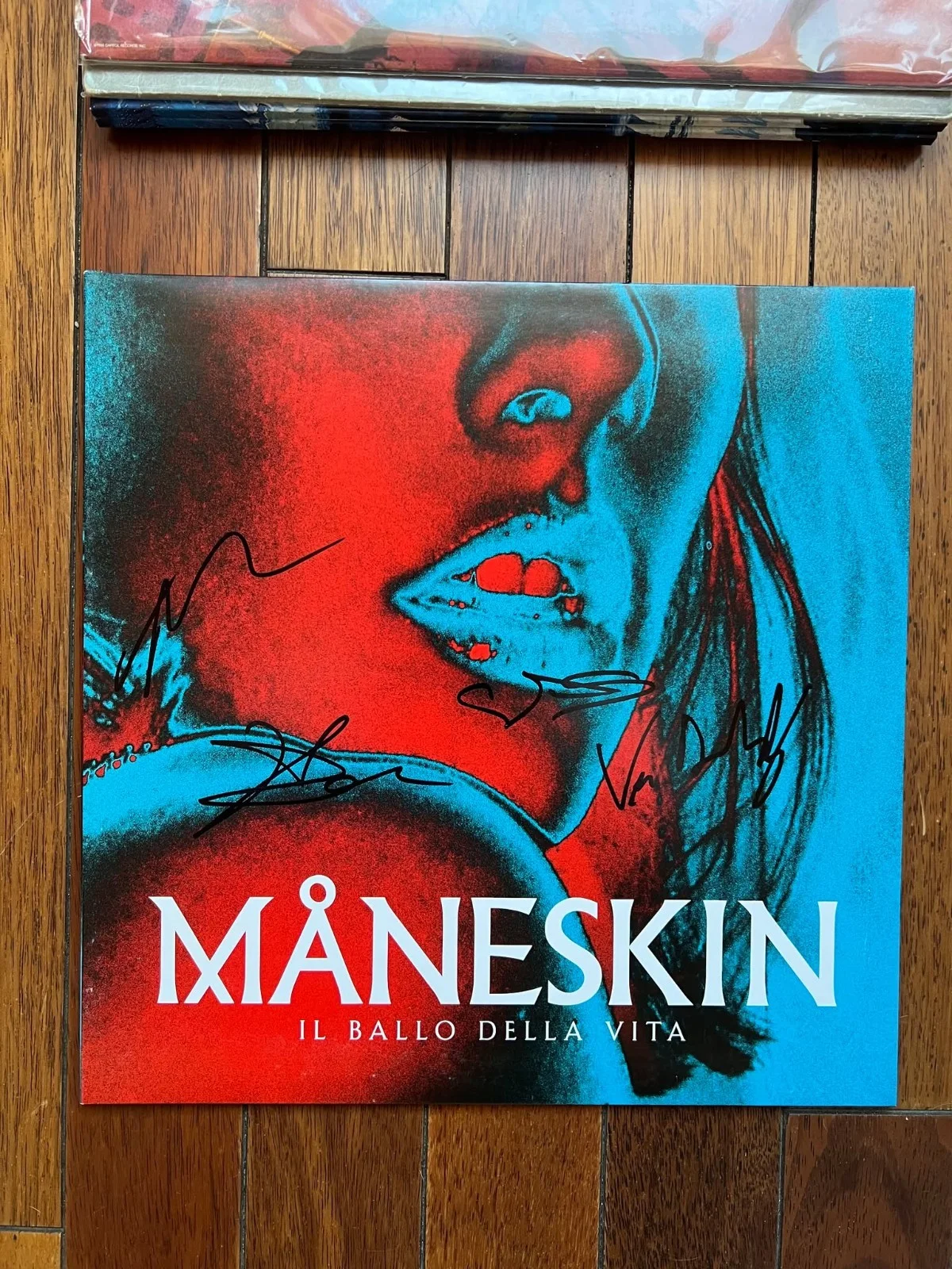 Maneskin Il Ballo Della Vita Autographed FULLY Signed Album Vinyl Record w/COA, изображение 4