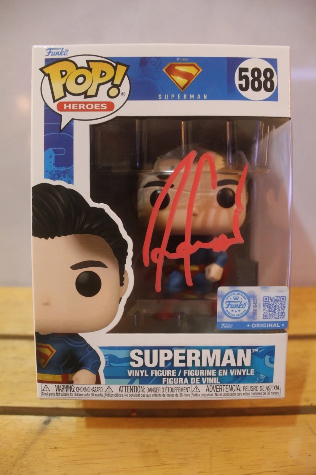 David Corenswet — Signed Funko Pop #588, Exclusive - Superman - David Corenswet + COA, image 2