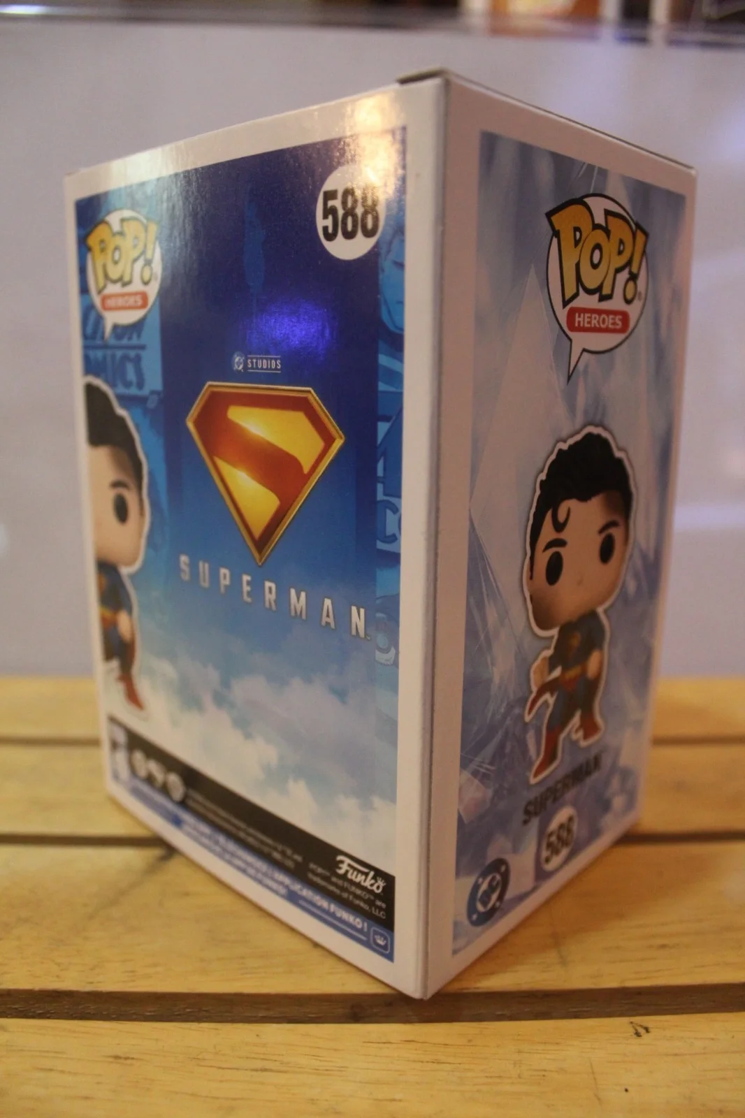 David Corenswet — Signed Funko Pop #588, Exclusive - Superman - David Corenswet + COA, image 5