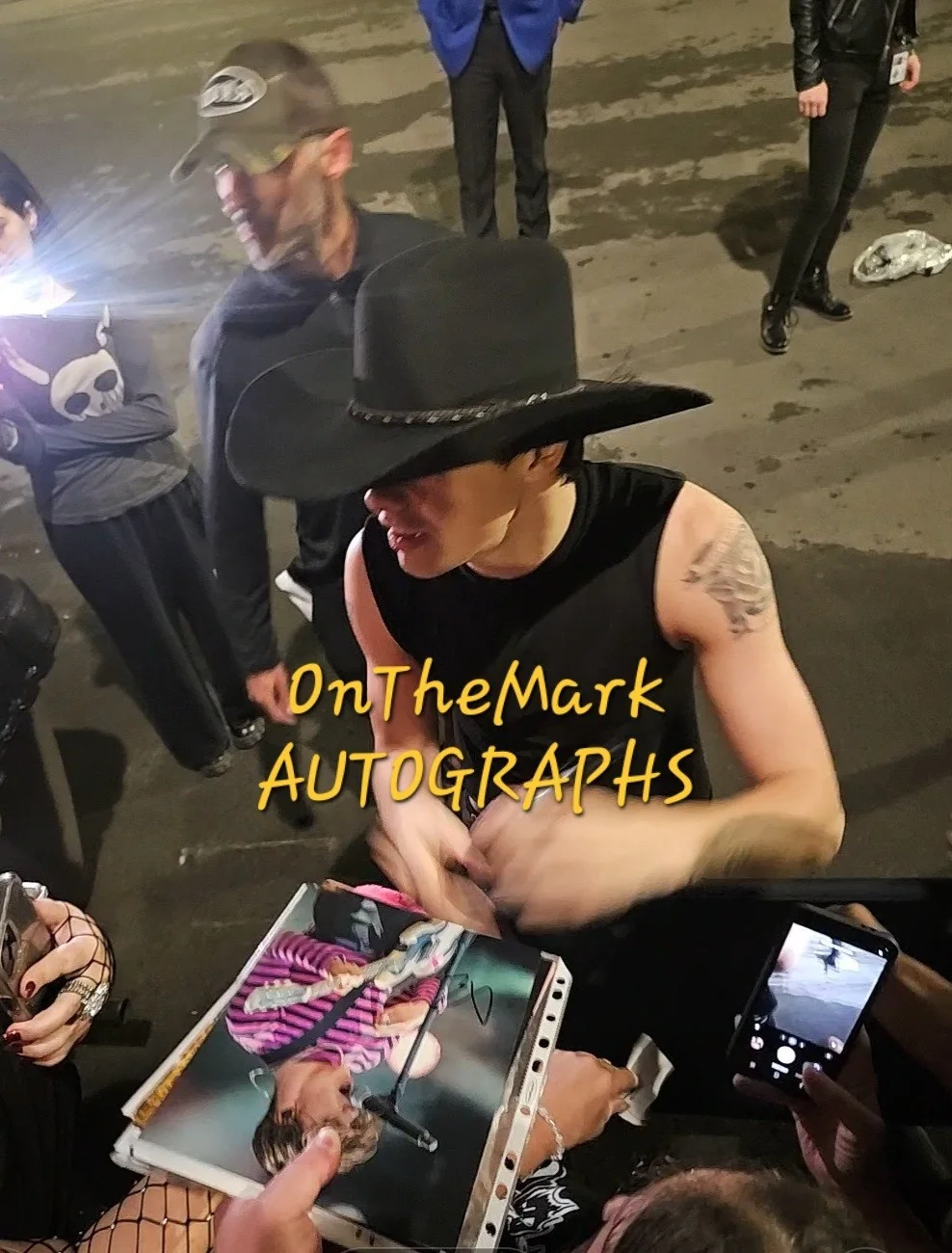 Yungblud Hand Signed Autograph 8x10 Photo In Person Proof Rock Singer Ozzy, изображение 3