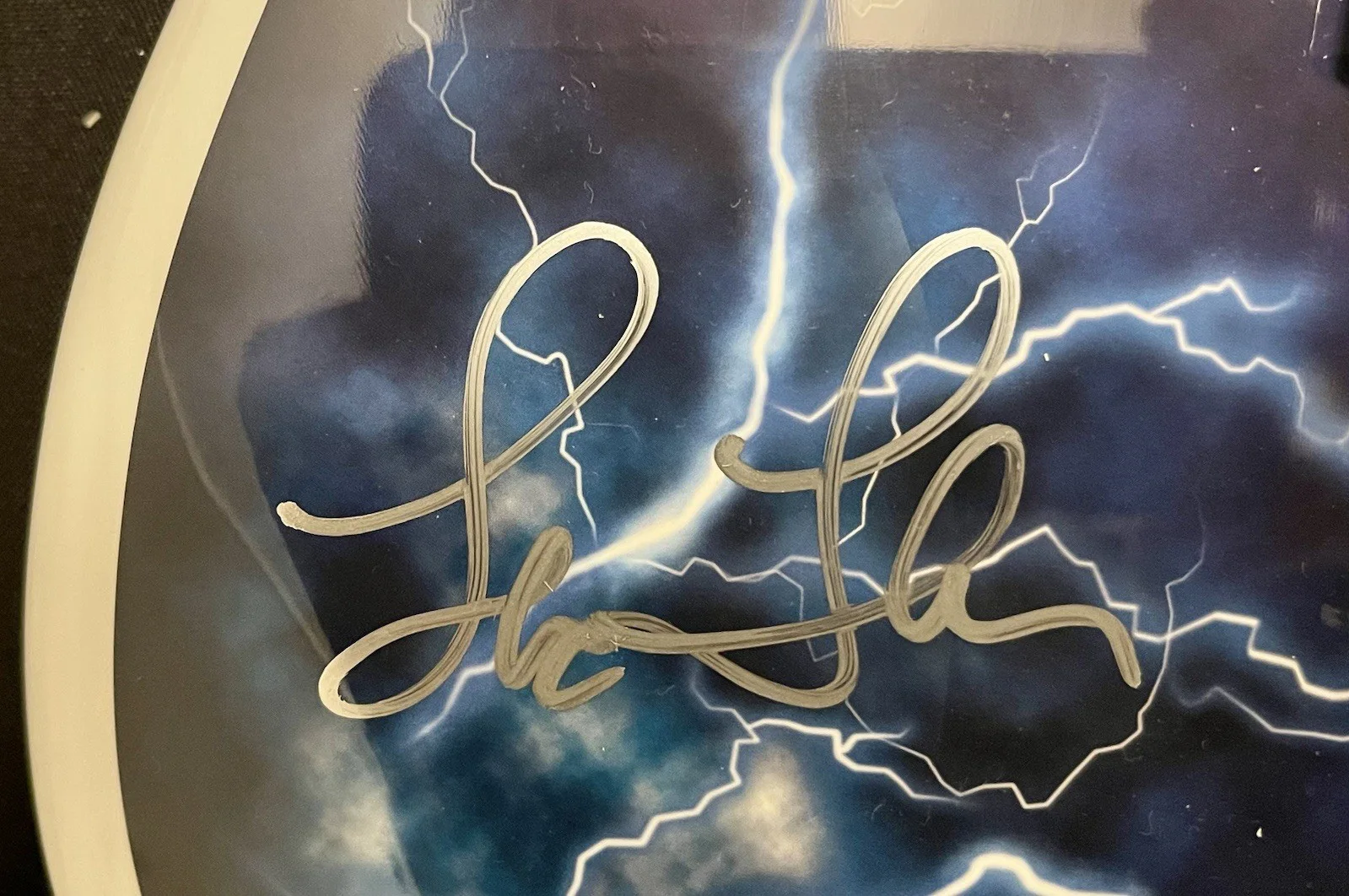 Michael J Fox / Christopher Lloyd / Tom Wilson / Lea Thompson — Back To The Future Cast Signed JSA Guitar Michael J Fox Lloyd Wilson Thompson, image 3
