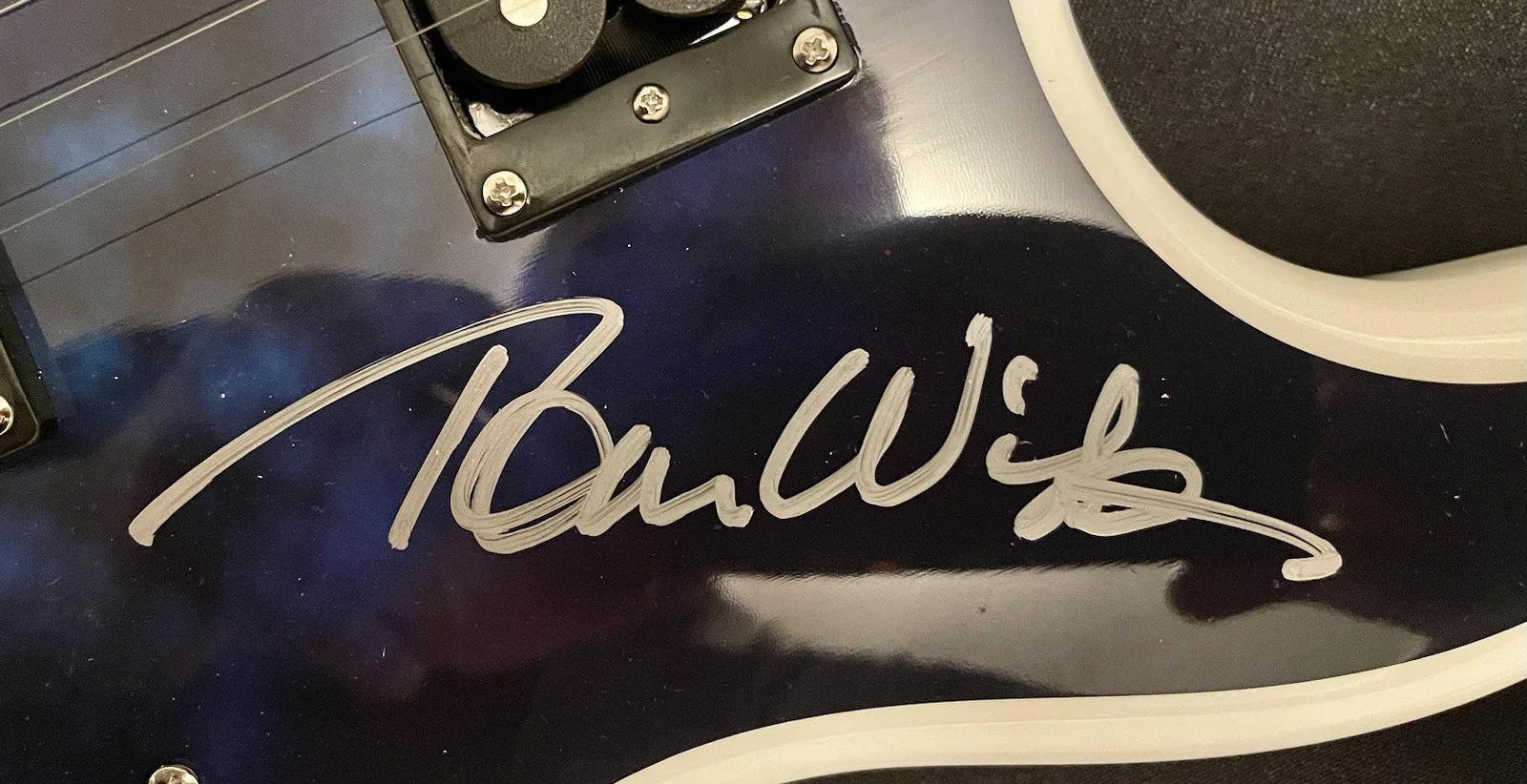 Michael J Fox / Christopher Lloyd / Tom Wilson / Lea Thompson — Back To The Future Cast Signed JSA Guitar Michael J Fox Lloyd Wilson Thompson, image 4