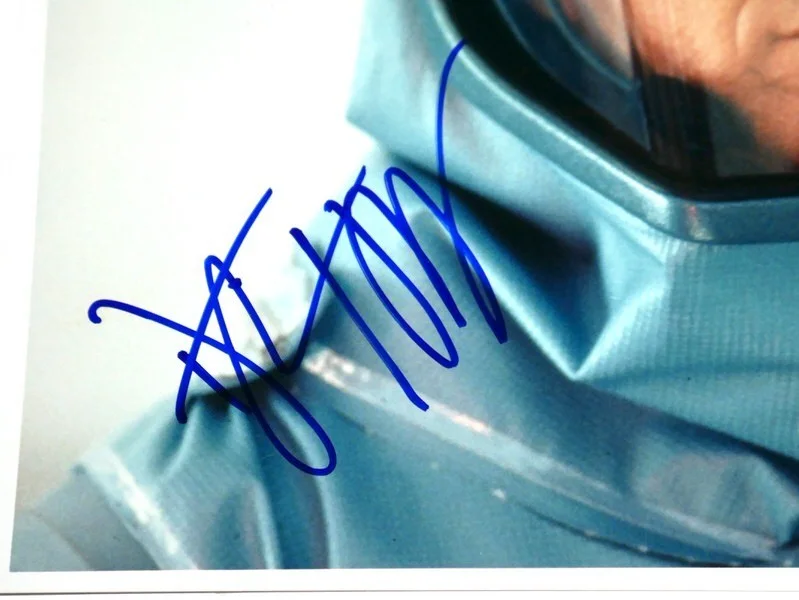 Dustin Hoffman — DUSTIN HOFFMAN SIGNED COLONEL SAM DANIELS "OUTBREAK" 8 x 10 PHOTO ACOA, image 2