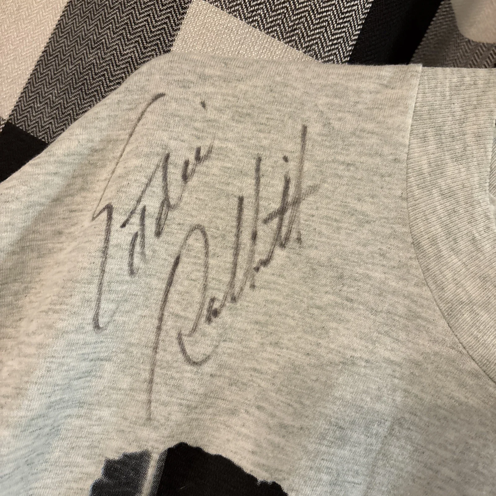 Eddie Rabbitt Autographed "Tour Of The 90's" XL Tee Shirt "I Love A Rainy Night", изображение 2