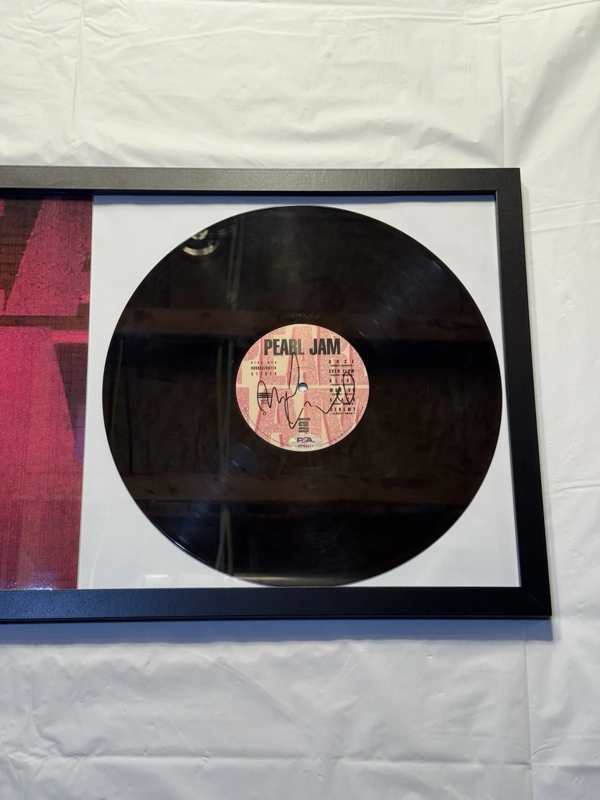 MIKE MCCREADY SIGNED AUTOGRAPH PEARL JAM TEN VINYL RECORD ALBUM FRAMED PSA COA, изображение 2