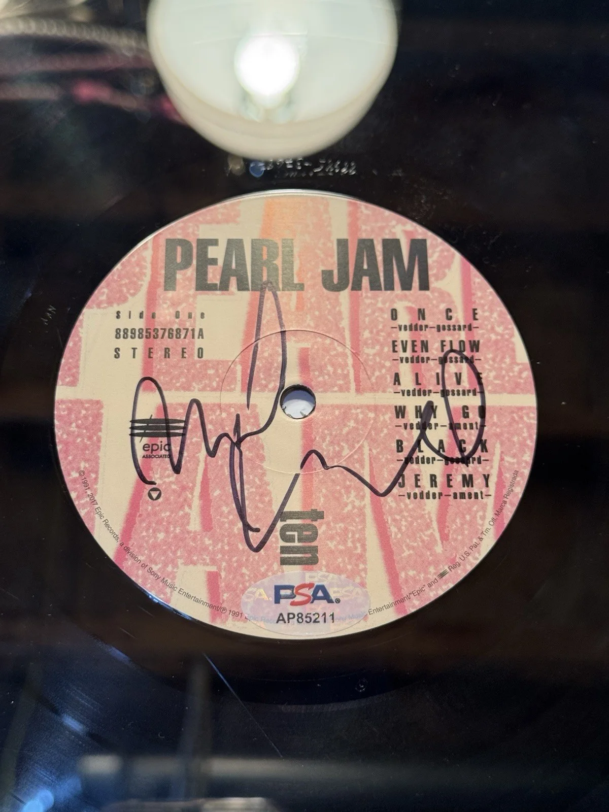 MIKE MCCREADY SIGNED AUTOGRAPH PEARL JAM TEN VINYL RECORD ALBUM FRAMED PSA COA, изображение 3