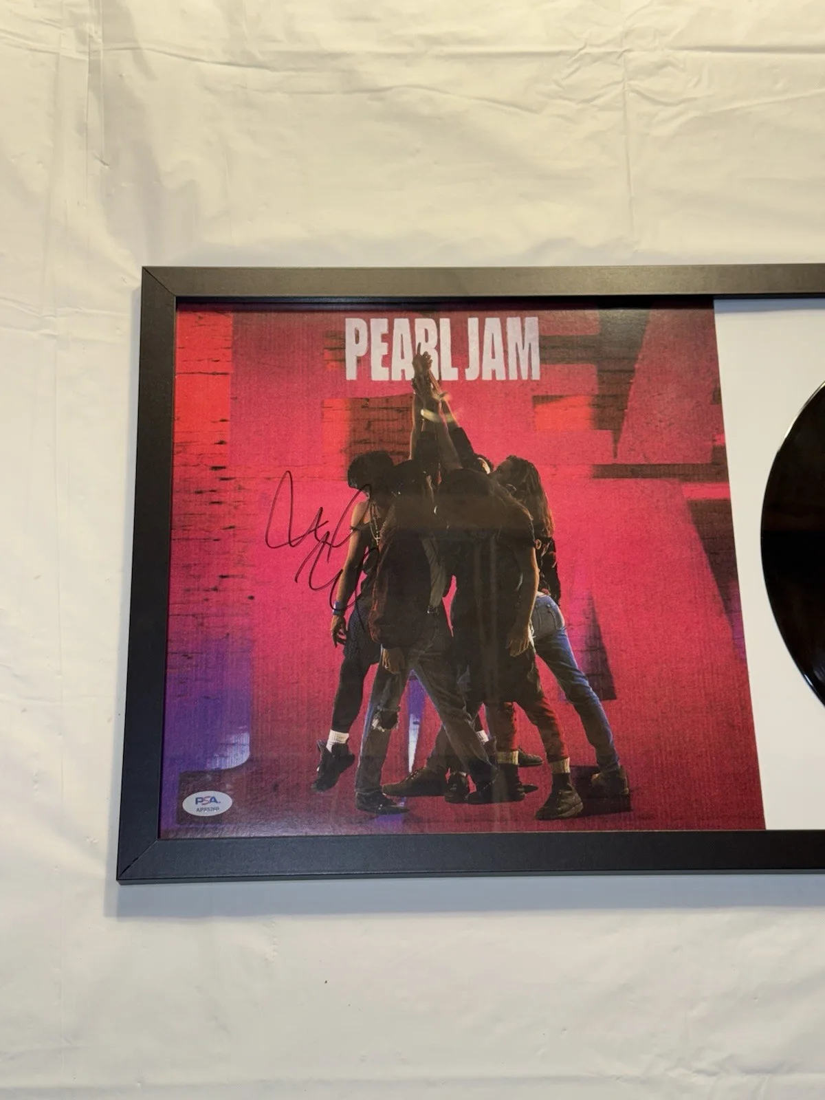 MIKE MCCREADY SIGNED AUTOGRAPH PEARL JAM TEN VINYL RECORD ALBUM FRAMED PSA COA, изображение 2