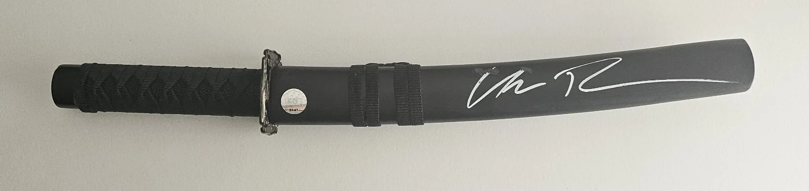 Uma Thurman — Uma Thurman Kill Bill Minature Samurai Sword Signed Autograph Movie Prop COA, image 2