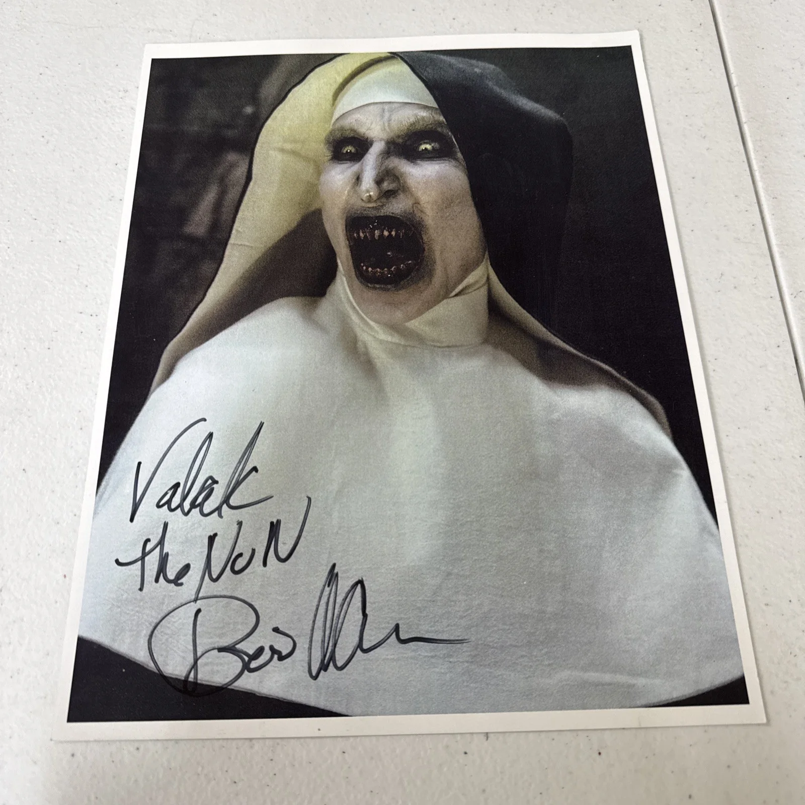 BONNIE AARONS — BONNIE AARONS SIGNED 8X10 PHOTO THE NUN HORROR AUTOGRAPH THE CONJURING