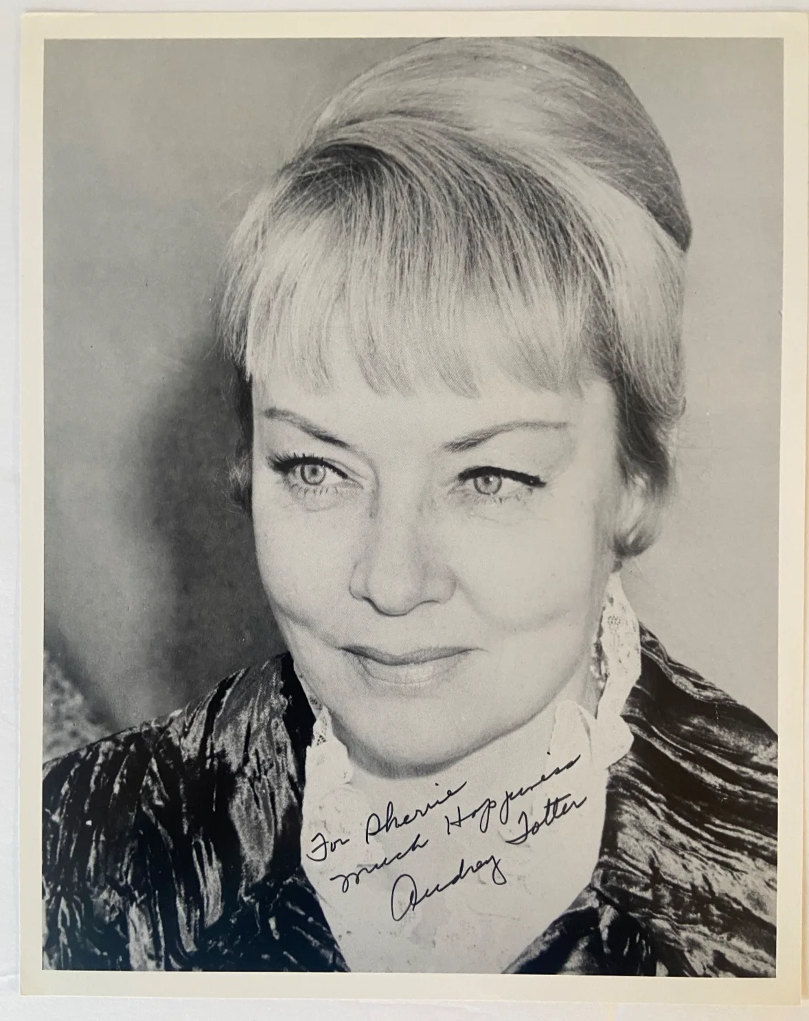Audrey Totter-Actress- Signed 8"x10" B/W Photo, изображение 4