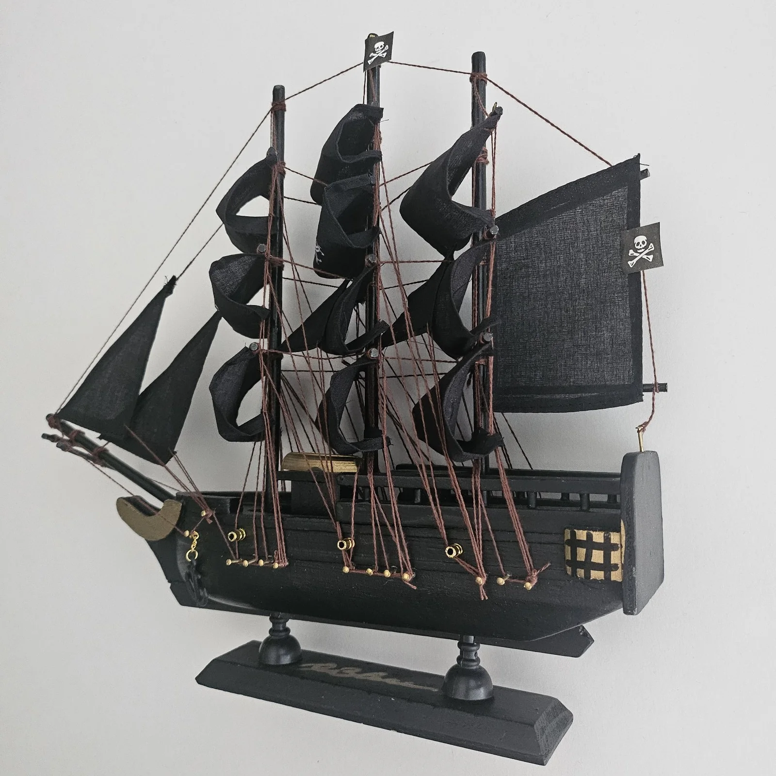 Orlando Bloom — Pirates of the Caribbean Disney Orlando Bloom Black Pearl Ship Signed Prop COA