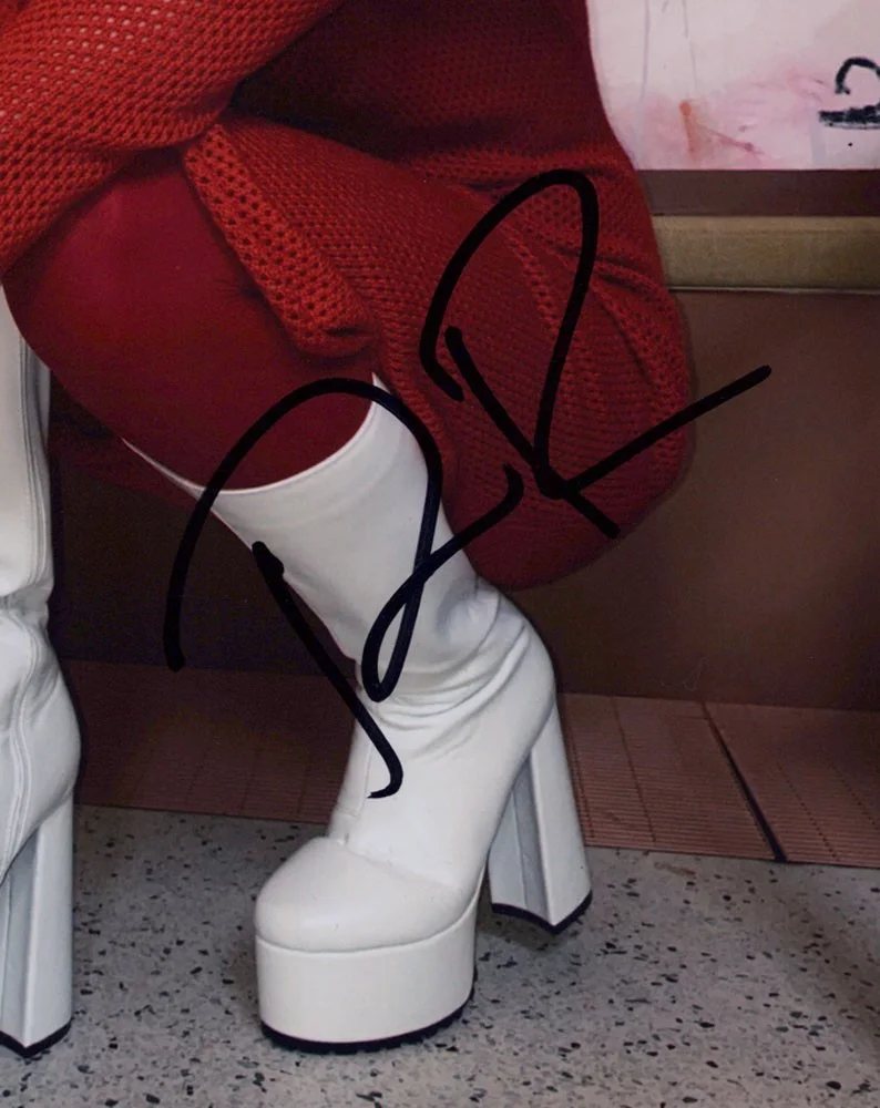 Renate Reinsve — Renate Reinsve signed Auto 8x10 Photo EXACT PROOF d SEXY Sentimental Value COA, изображение 4