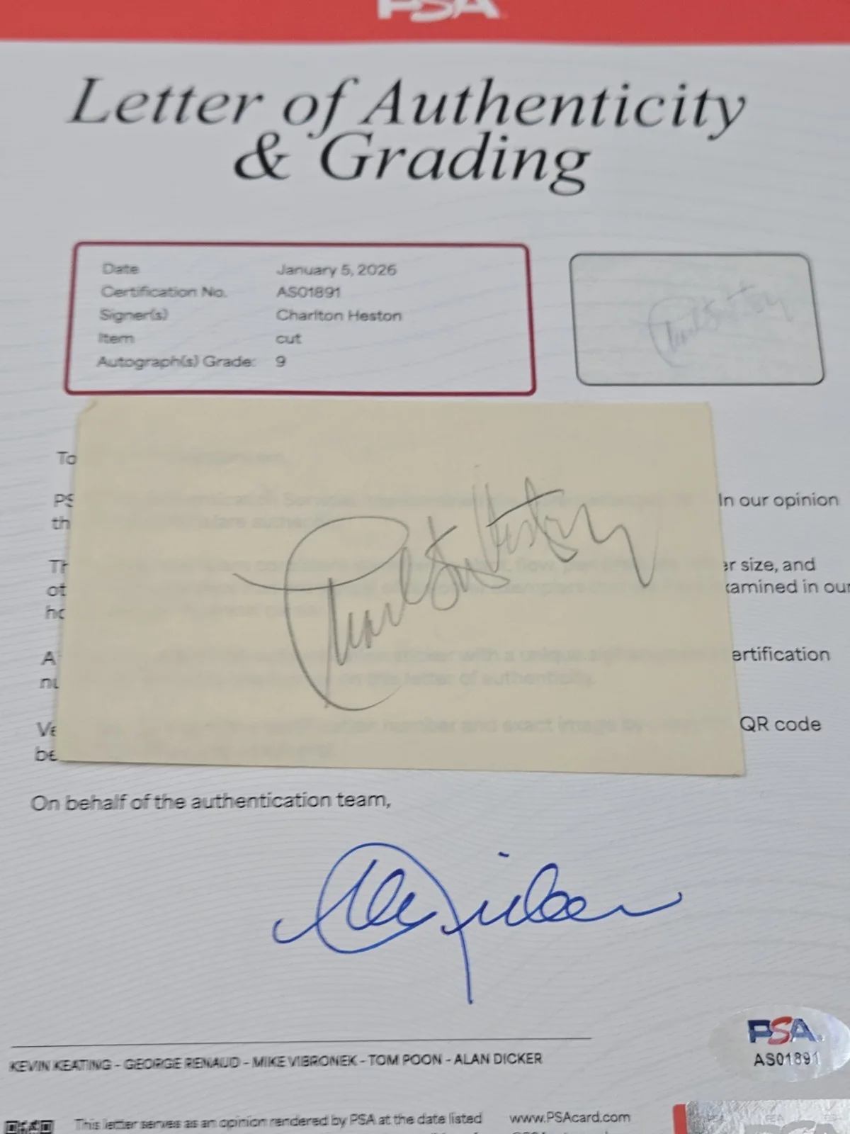 Charlton heston — Charlton Heston Autographed Cut Paper With Psa Dna Certificate From The Schlits, изображение 2