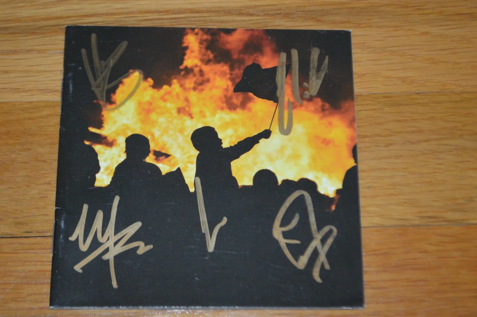 Sevendust " All I See Is War " Autographed CD with COA ~ Entire Band 2018, image 2