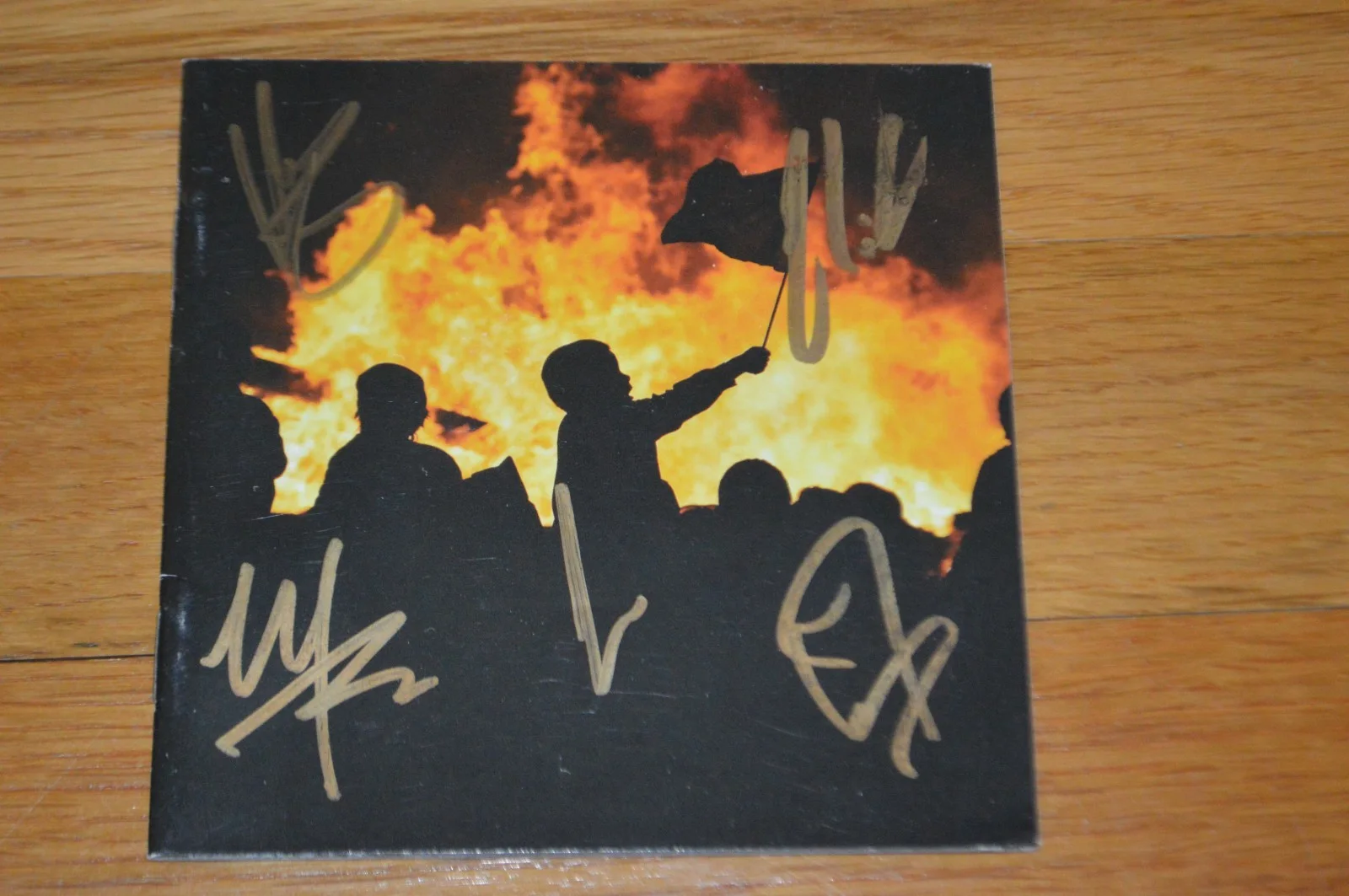 Sevendust " All I See Is War " Autographed CD with COA ~ Entire Band 2018, image 4