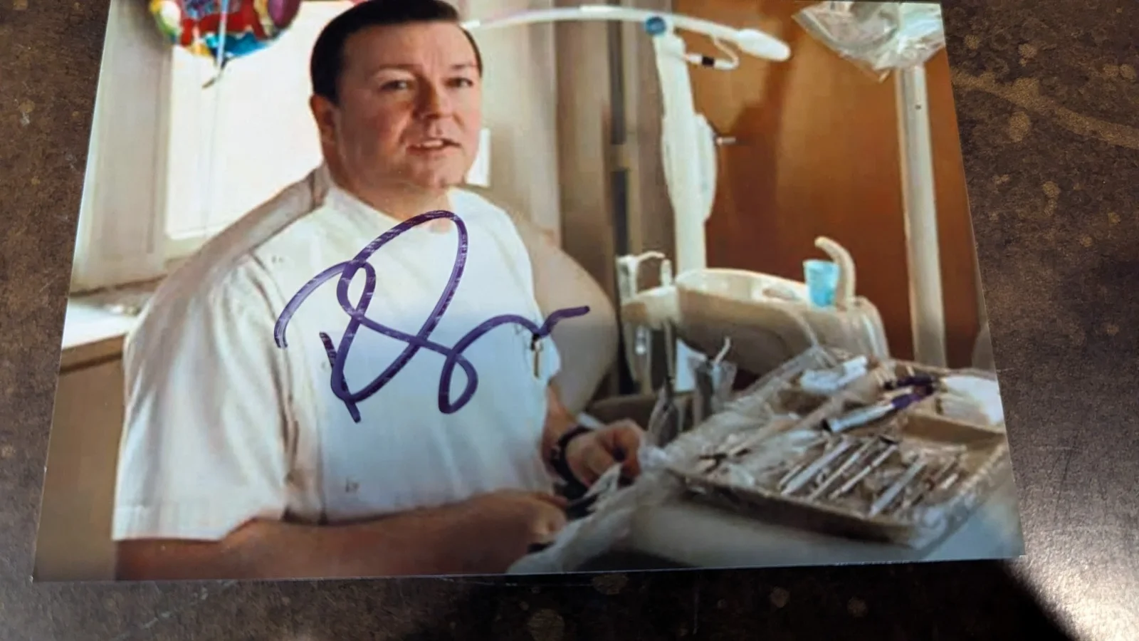 Ricky Gervais — 🔥 Signed Authentic 4x6 Photo of Ricky Gervais – Rare Autograph Collectible! 🔥