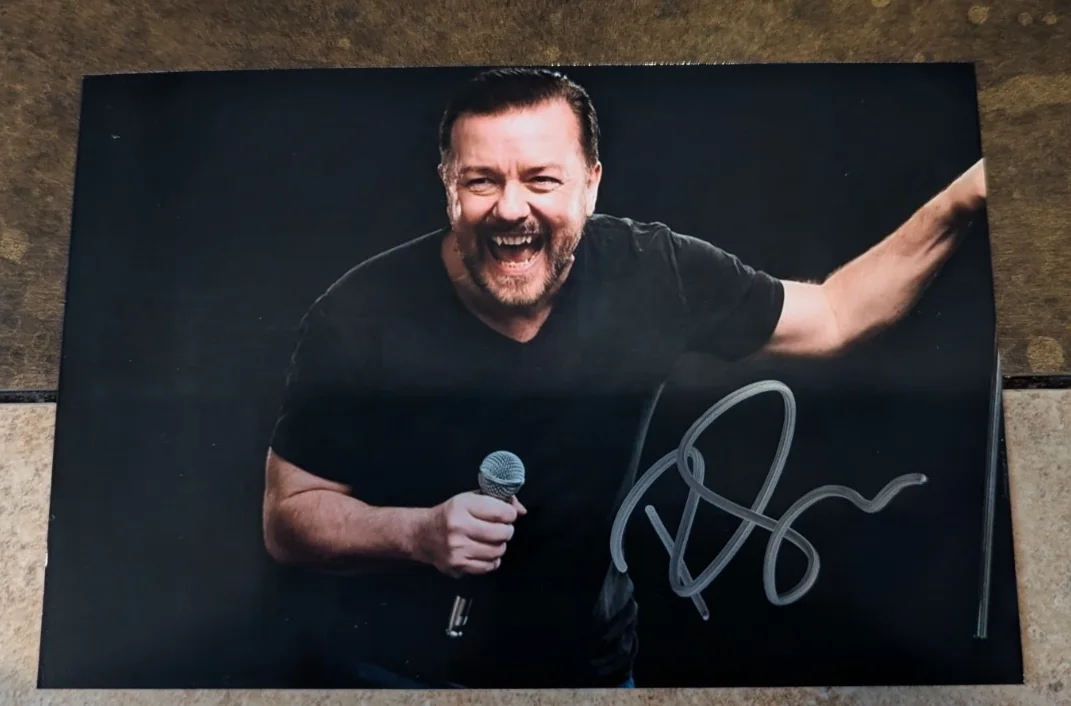 Ricky Gervais — 🔥 Signed Authentic 4x6 Photo of Ricky Gervais – Rare Autograph Collectible! 🔥