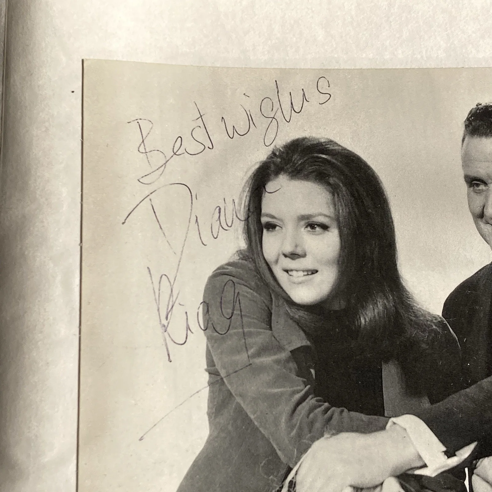 Diana Rigg Signed Photo Autographed “Best Wishes” w/ COA The Avengers Emma Peel, изображение 2