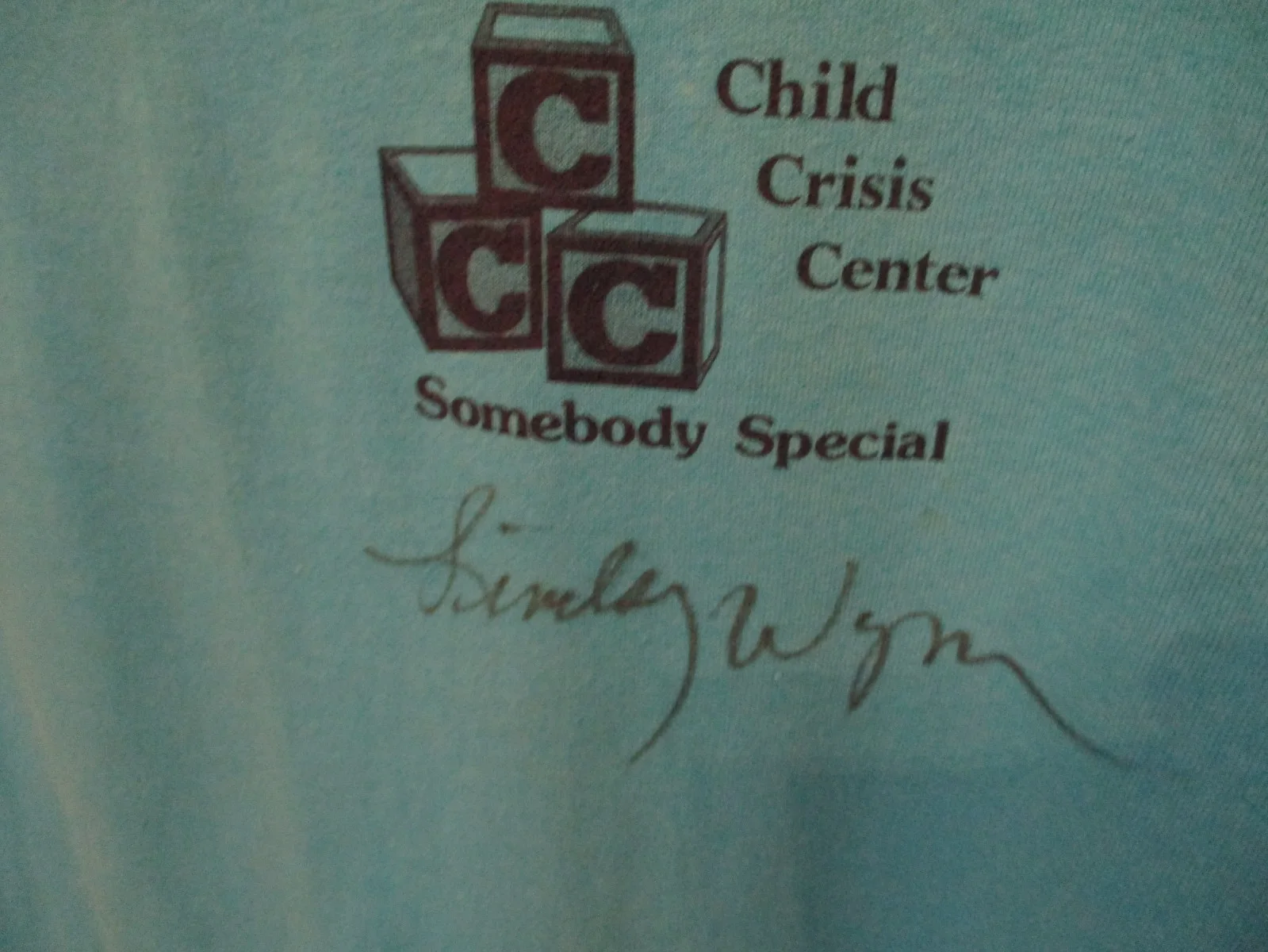 LINDSAY WAGNER Signed 1985 "Child Crisis Center" T-Shirt ("THE BIONIC WOMAN"), изображение 4