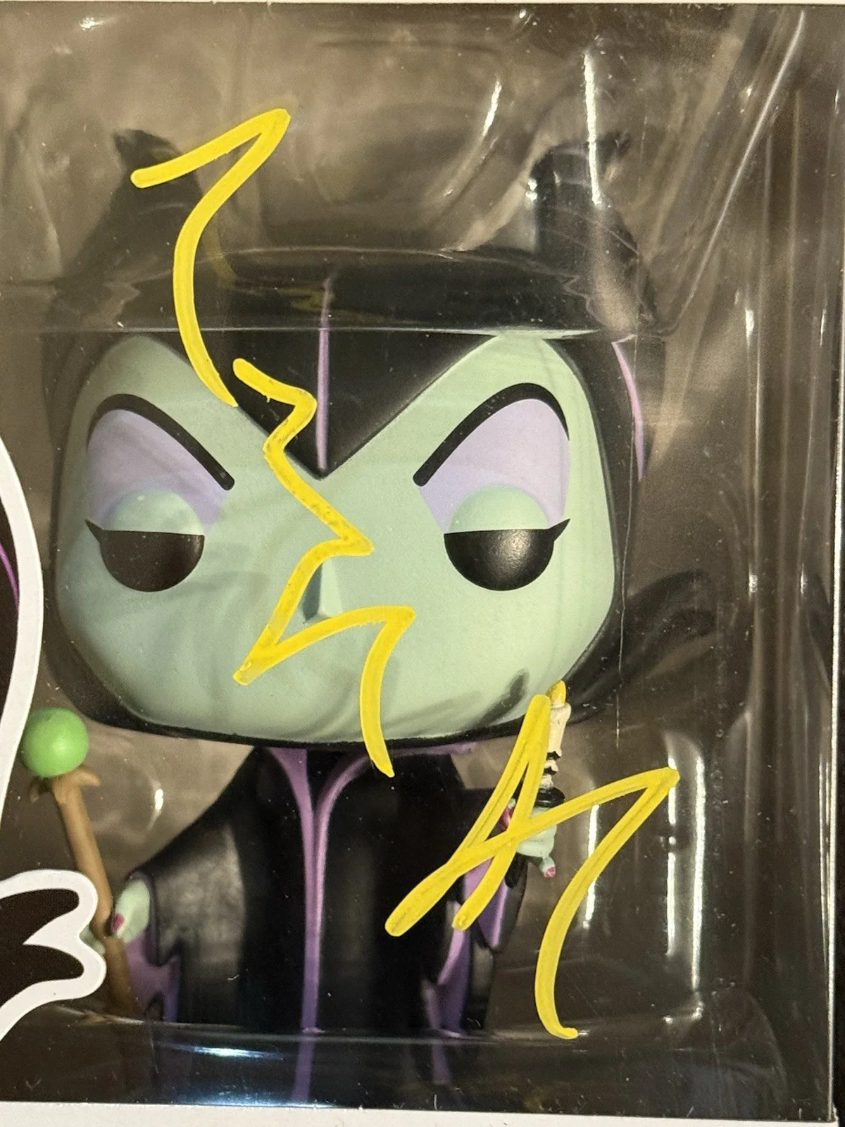 Angelina Jolie — ANGELINA JOLIE SIGNED AUTOGRAPH SLEEPING BEAUTY FUNKO #1455 BECKETT BS14958, изображение 2