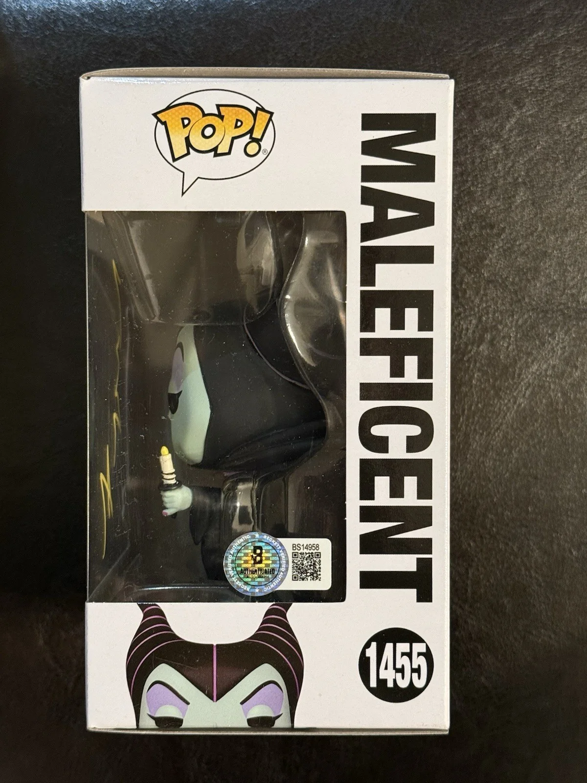 Angelina Jolie — ANGELINA JOLIE SIGNED AUTOGRAPH SLEEPING BEAUTY FUNKO #1455 BECKETT BS14958, изображение 3