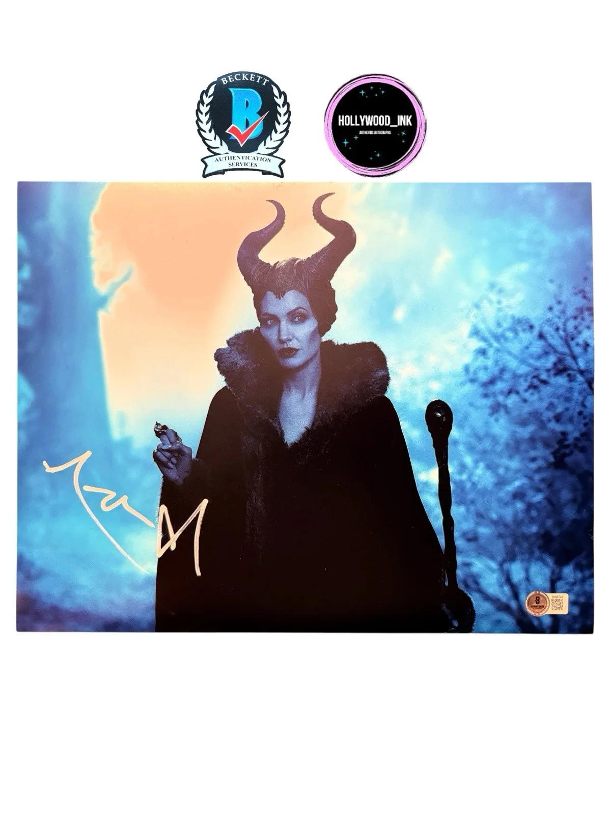 Angelina Jolie — ANGELINA JOLIE SIGNED AUTOGRAPHED 11x14 MALEFICENT BECKETT BN96744