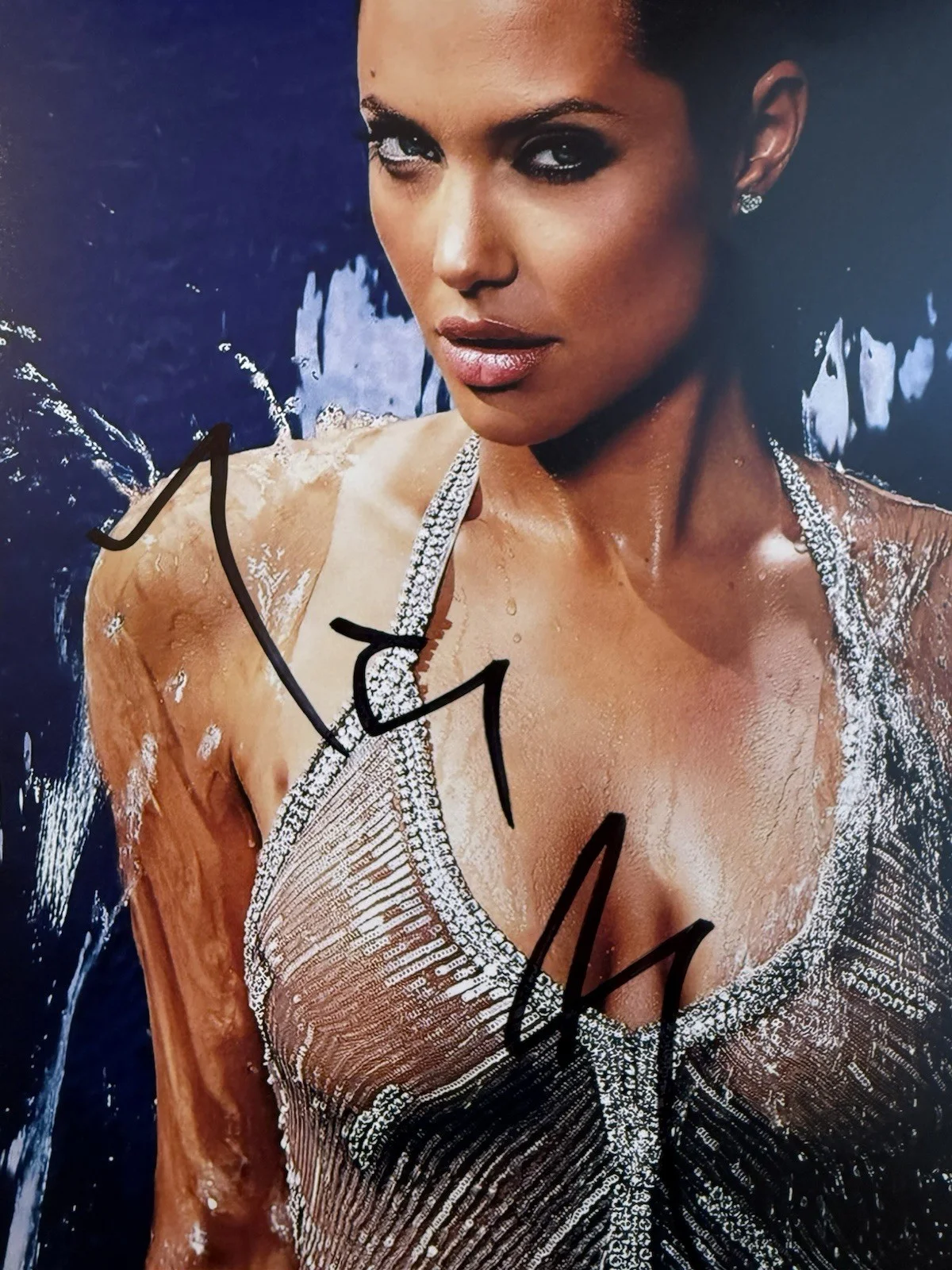 Angelina Jolie — ANGELINA JOLIE SIGNED AUTOGRAPHED 11x14 PHOTO SEXY BECKETT BN96746, изображение 2