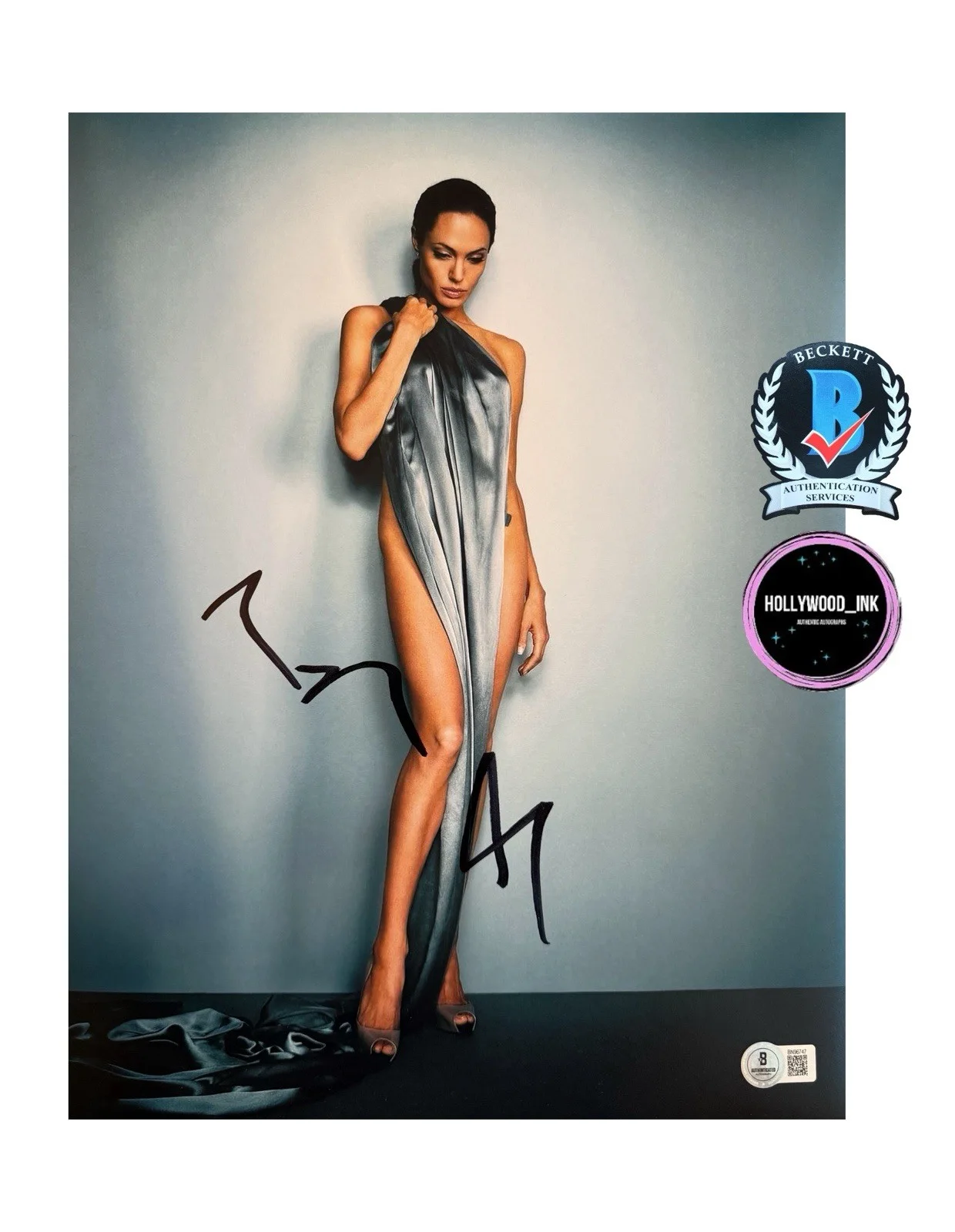 Angelina Jolie — ANGELINA JOLIE SIGNED AUTOGRAPHED 11x14 PHOTO SEXY BECKETT BN96747