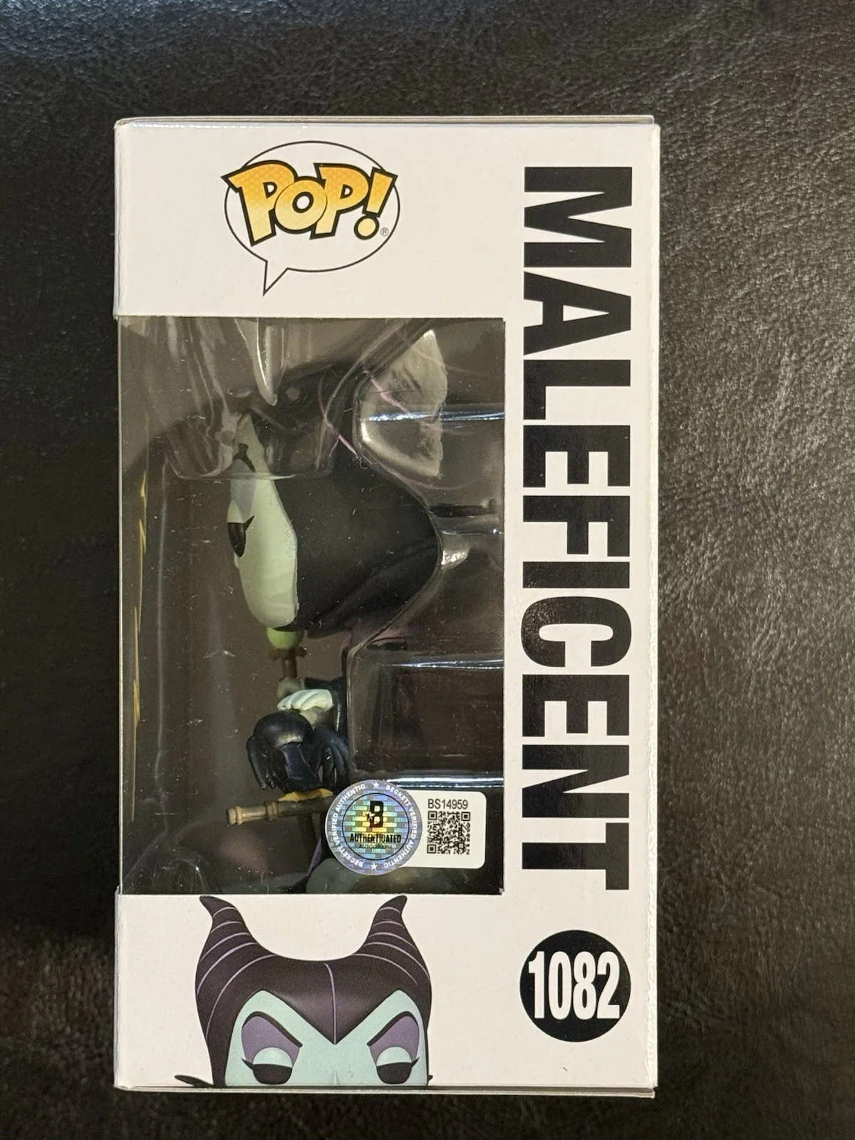 Angelina Jolie — ANGELINA JOLIE SIGNED AUTOGRAPH SLEEPING BEAUTY FUNKO #1455 BECKETT BS14959, изображение 2