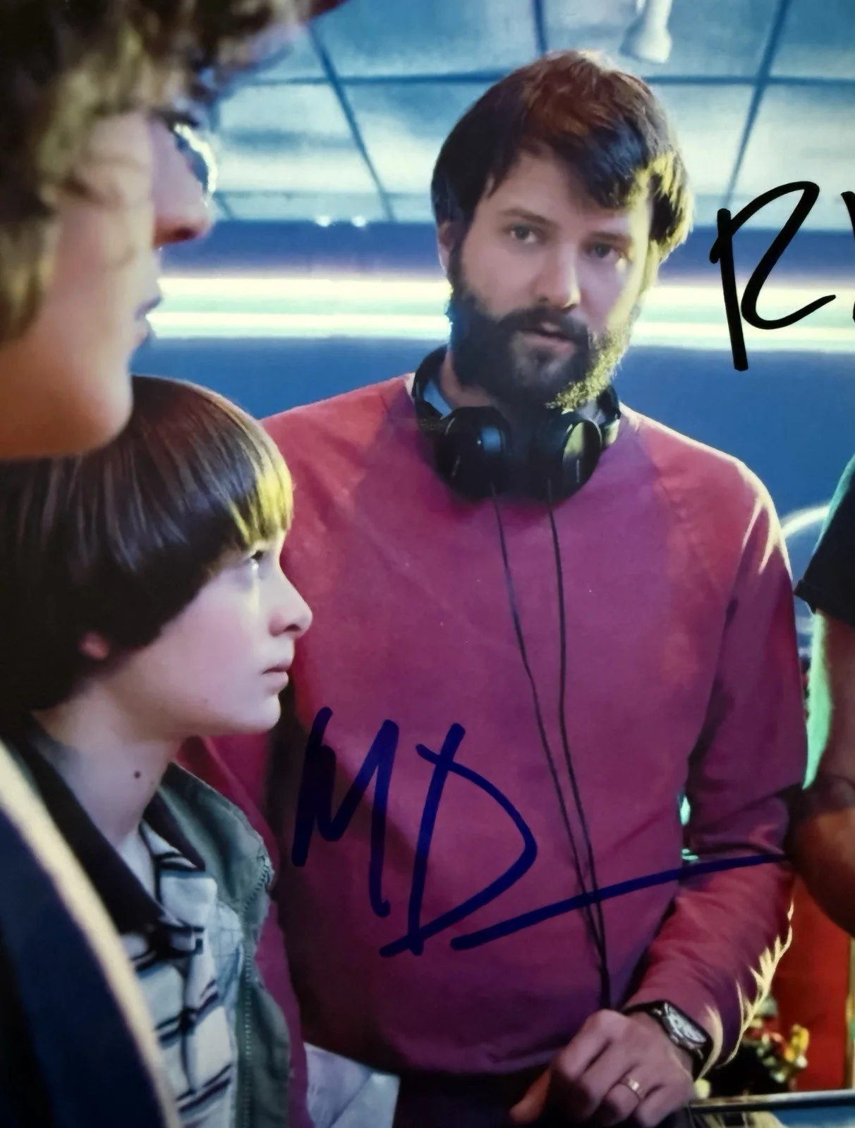 Matt Duffer, Ross Duffer — THE DUFFER BROTHERS SIGNED MATT ROSS 8X10 PHOTO STRANGER THINGS BECKETT BN96774, изображение 2