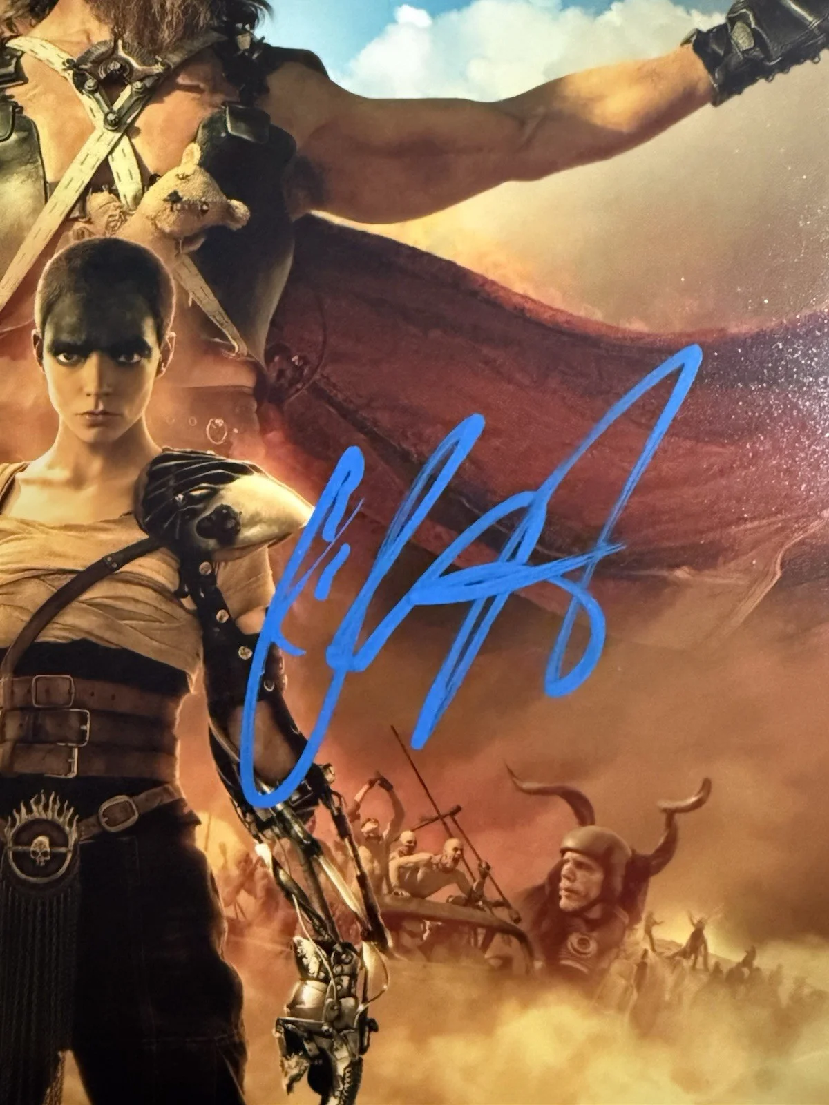 Chris Hemsworth — CHRIS HEMSWORTH SIGNED 11x17 FURIOSA AUTOGRAPH PHOTO BECKETT BT55337, image 2