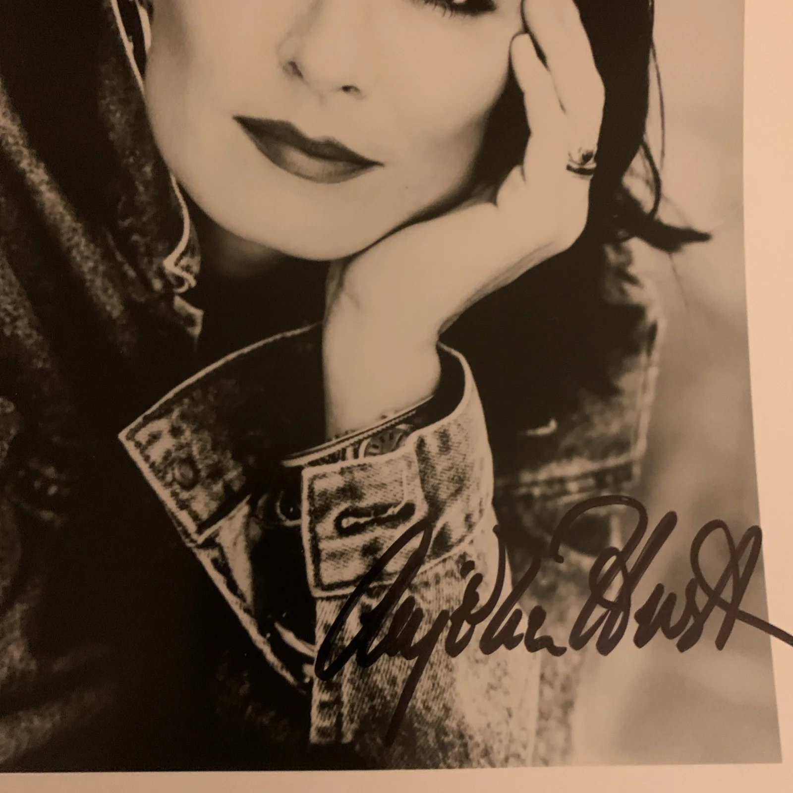 Anjelica Huston Actress Signed / Autographed 8x10 B&W Photo JSA COA, image 2
