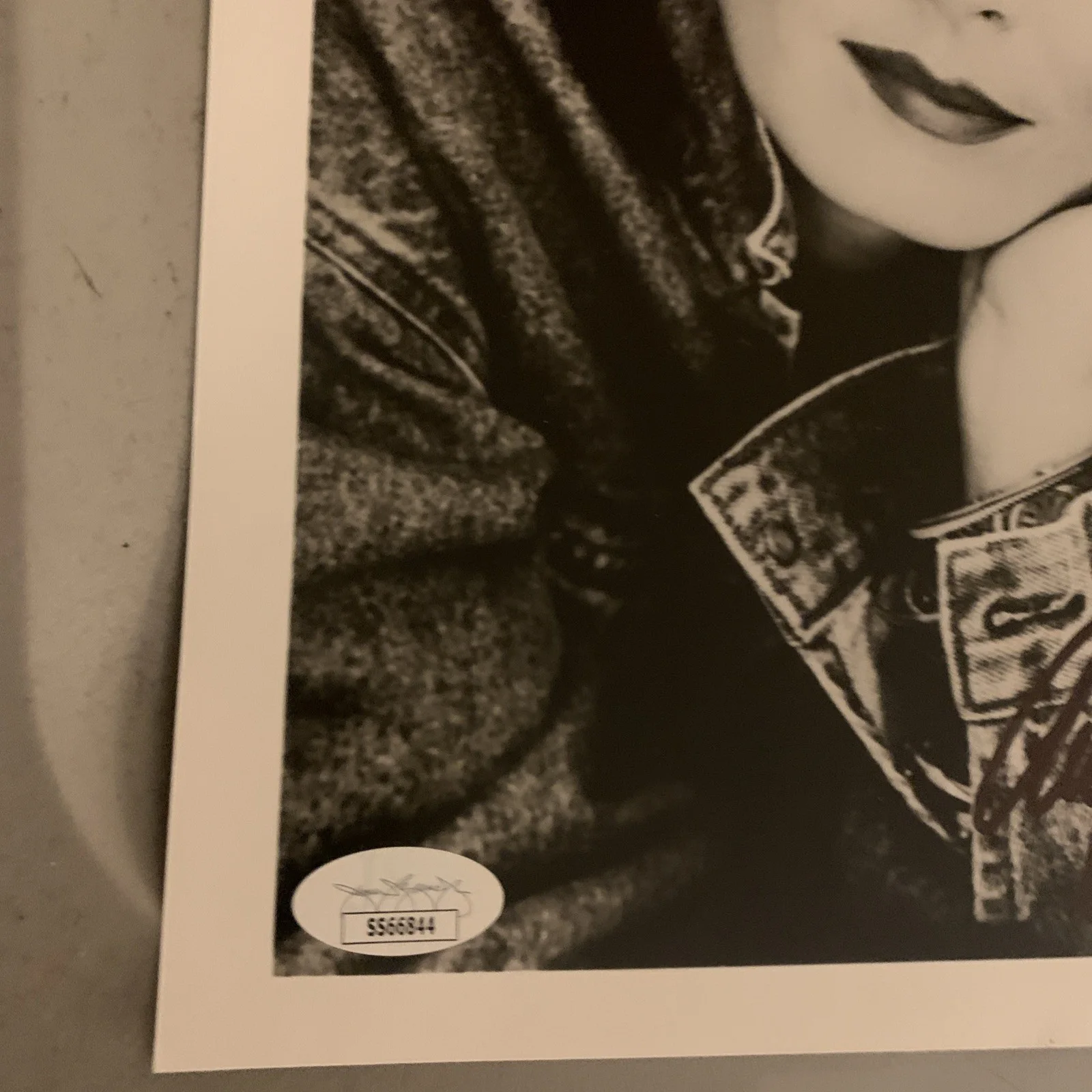 Anjelica Huston Actress Signed / Autographed 8x10 B&W Photo JSA COA, image 3