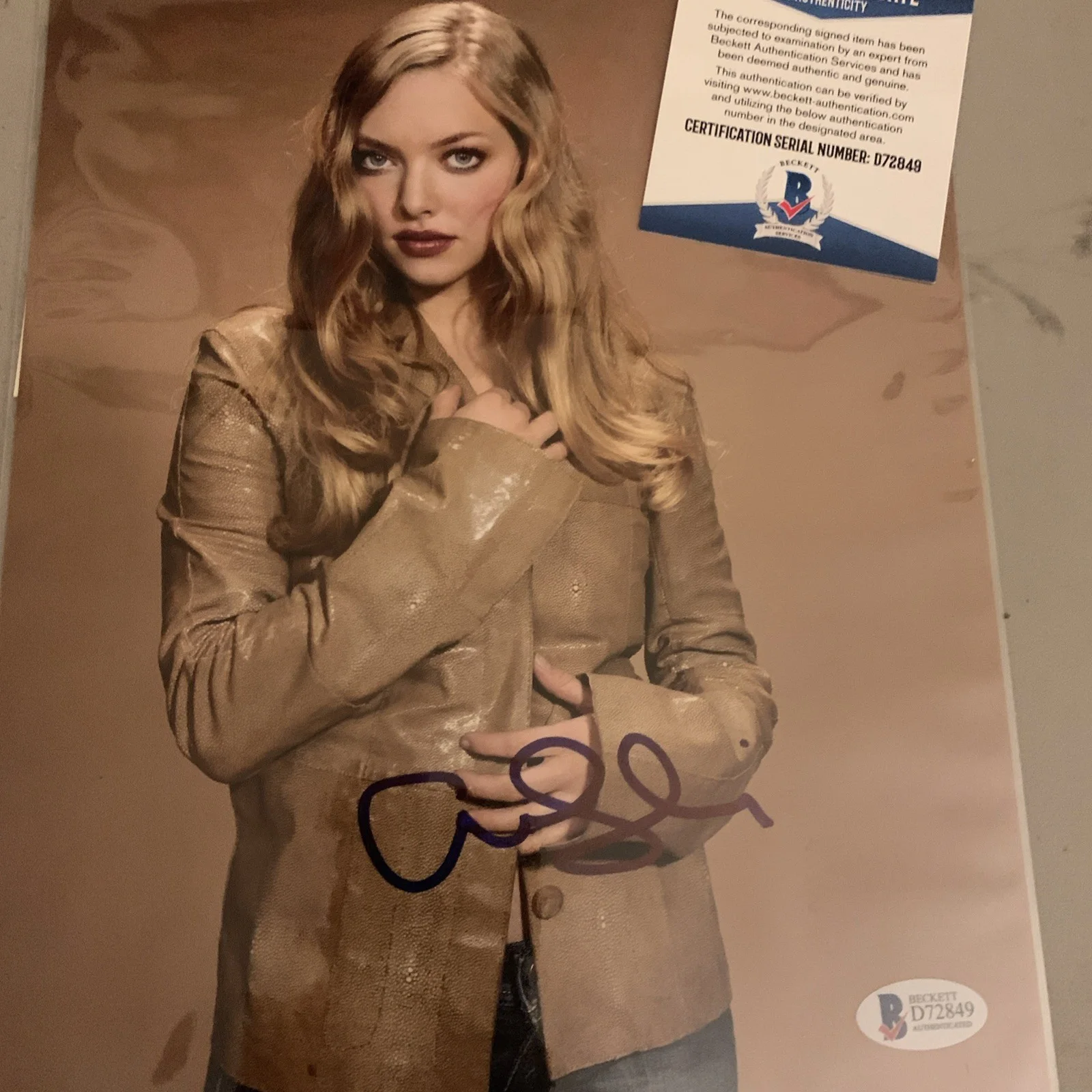 Amanda Seyfried — Amanda Seyfried signed autographed 8x10 photo Beckett BAS, image 2