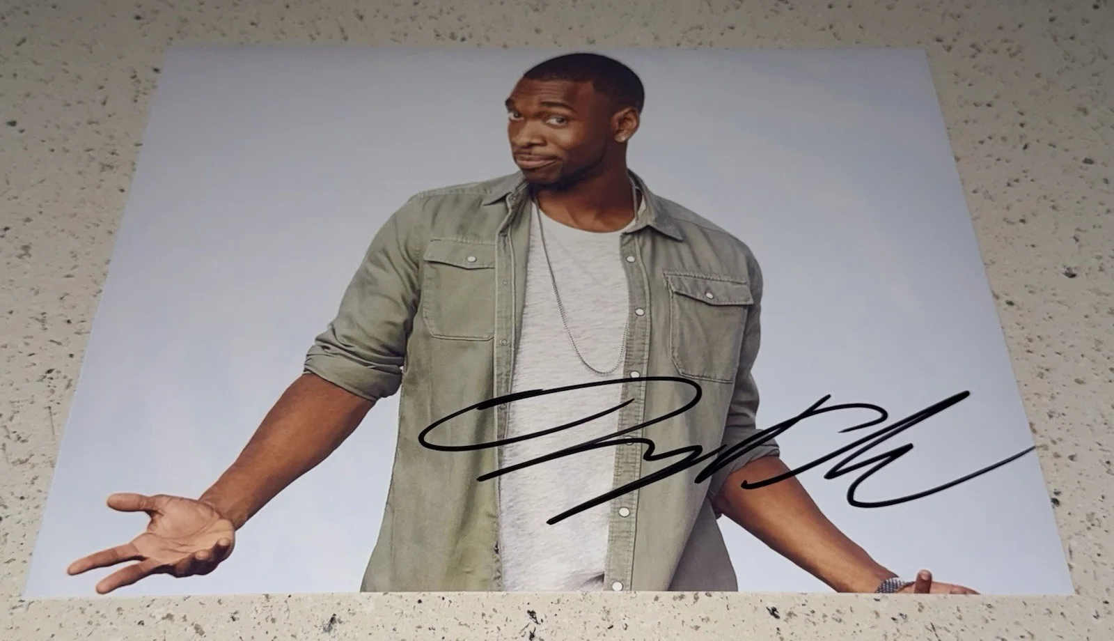 Jay Pharoah — JAY PHAROAH SIGNED 8X10 PHOTO SNL COMEDIAN FUNNY ACTOR COMEDY AUTOGRAPH