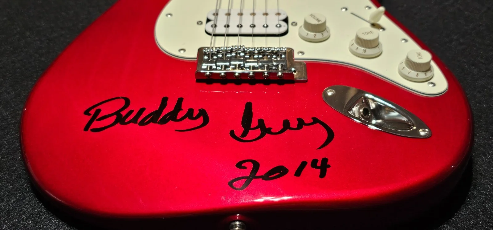 Fender Autographed by Buddy Guy Squire Strat Affinity W/COA & Guitar Strap, image 3