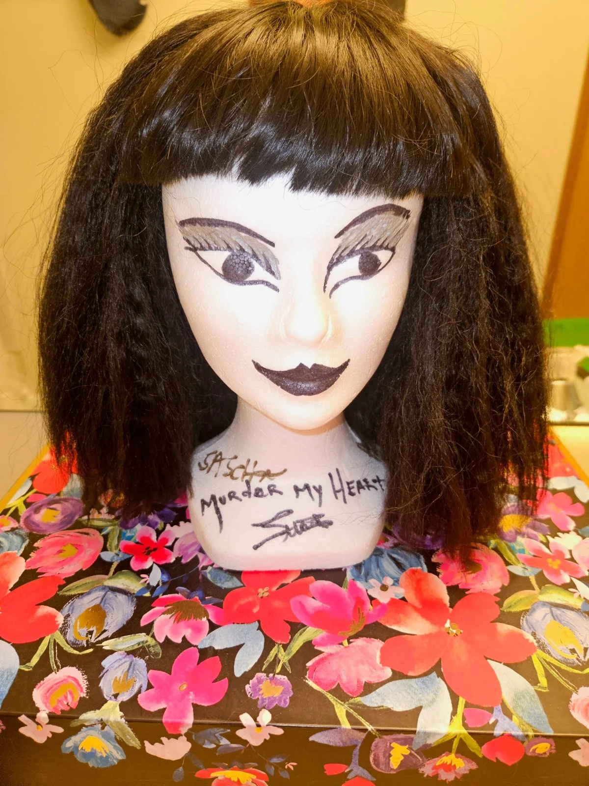 KMFDM Screen-Used & Signed Memorabilia Lot – Lucia Wig (Murder My Heart), изображение 5