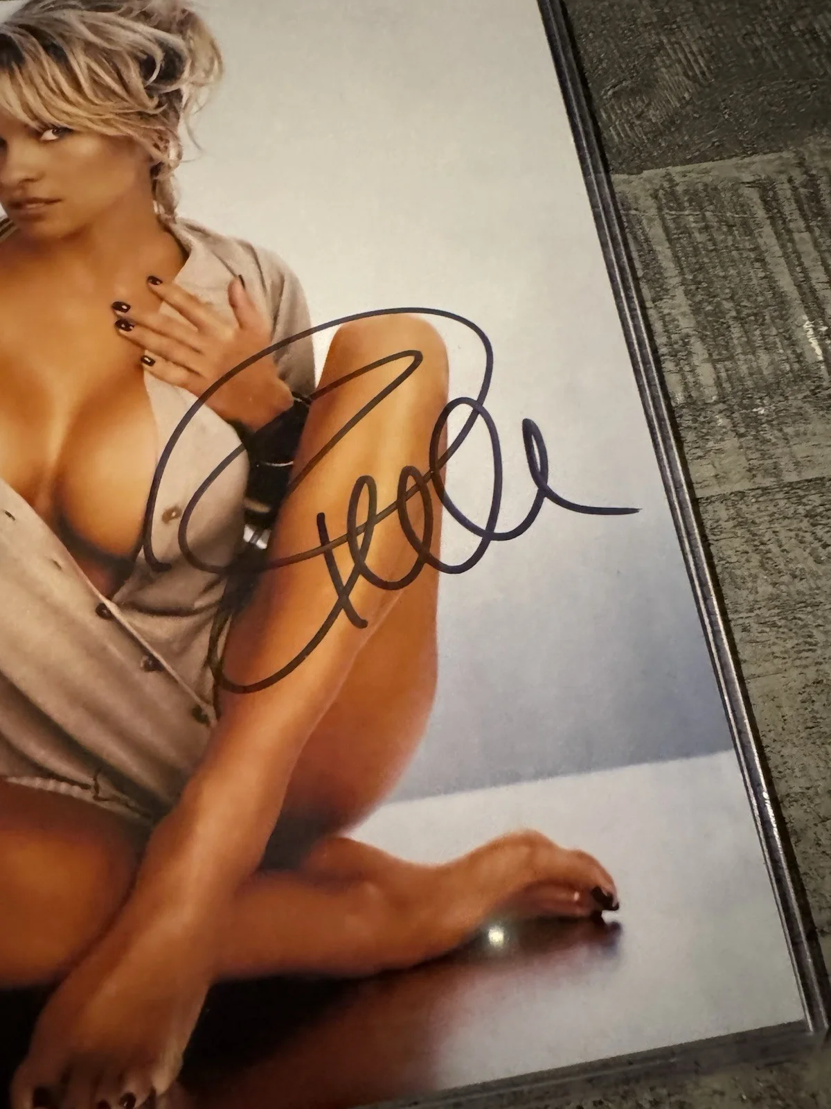 PAMELA ANDERSON — PAMELA ANDERSON AUTOGRAPHED 8X10 PHOTO ACTRESS BAYWATCH with Dual COAs, изображение 3