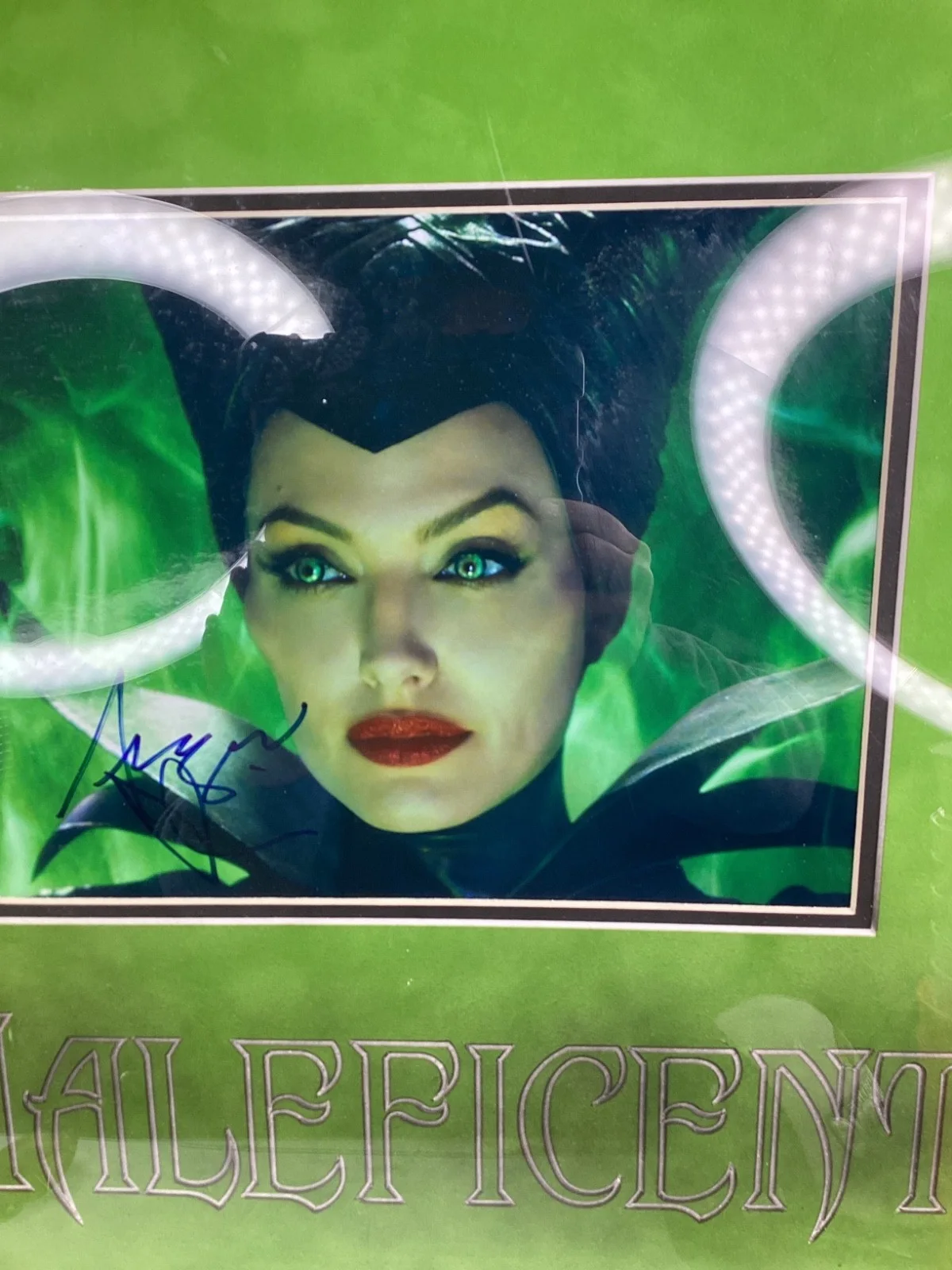 Angelina Jolie — Angelina Jolie Signed Maleficent Disney movie photo with COA FREE SHIPPING (L6), изображение 2