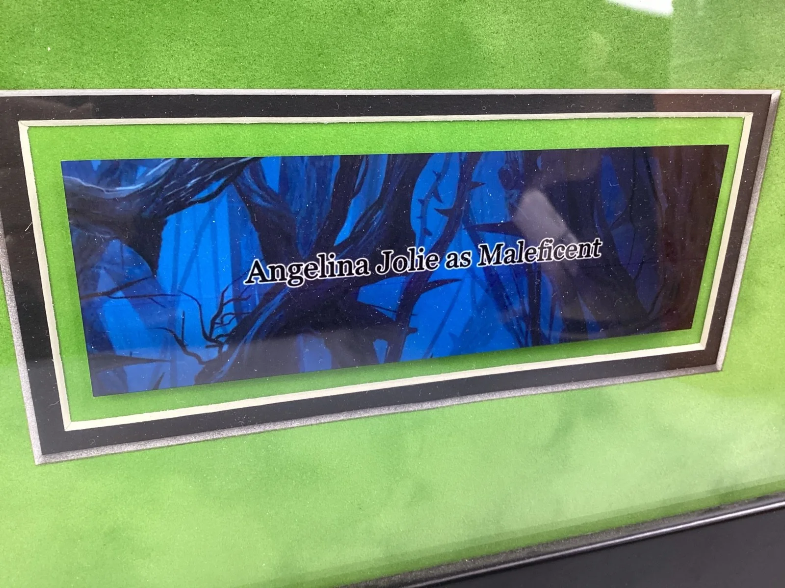 Angelina Jolie — Angelina Jolie Signed Maleficent Disney movie photo with COA FREE SHIPPING (L6), изображение 4