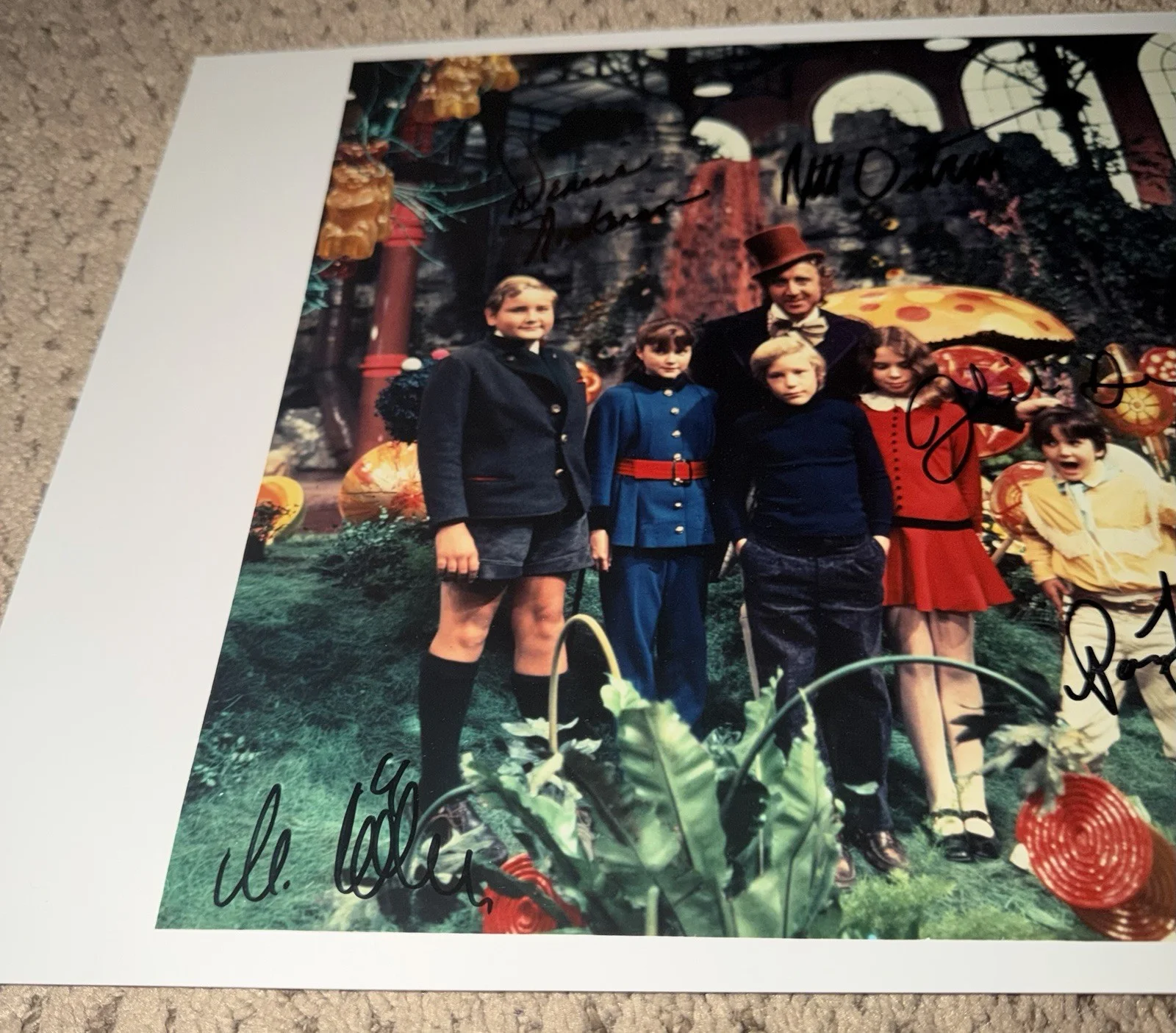 WILLY WONKA AND THE CHOCOLATE FACTORY KIDS SIGNED 11X14 PHOTO AUTOGRAPH 5 SIGS, изображение 2