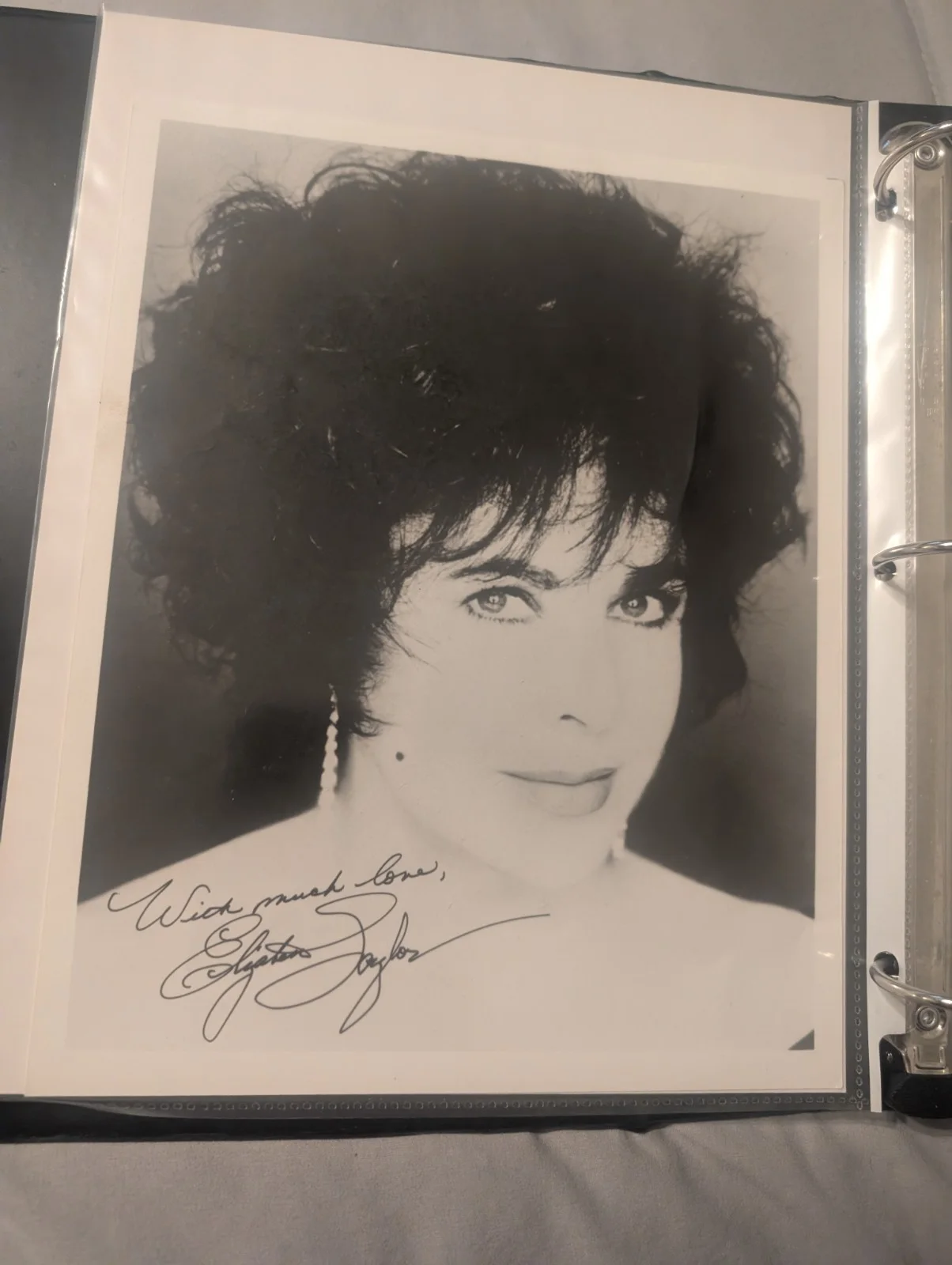 Elizabeth Taylor — Elizabeth Taylor Auto-Pen Vintage B&W Autographed Photo