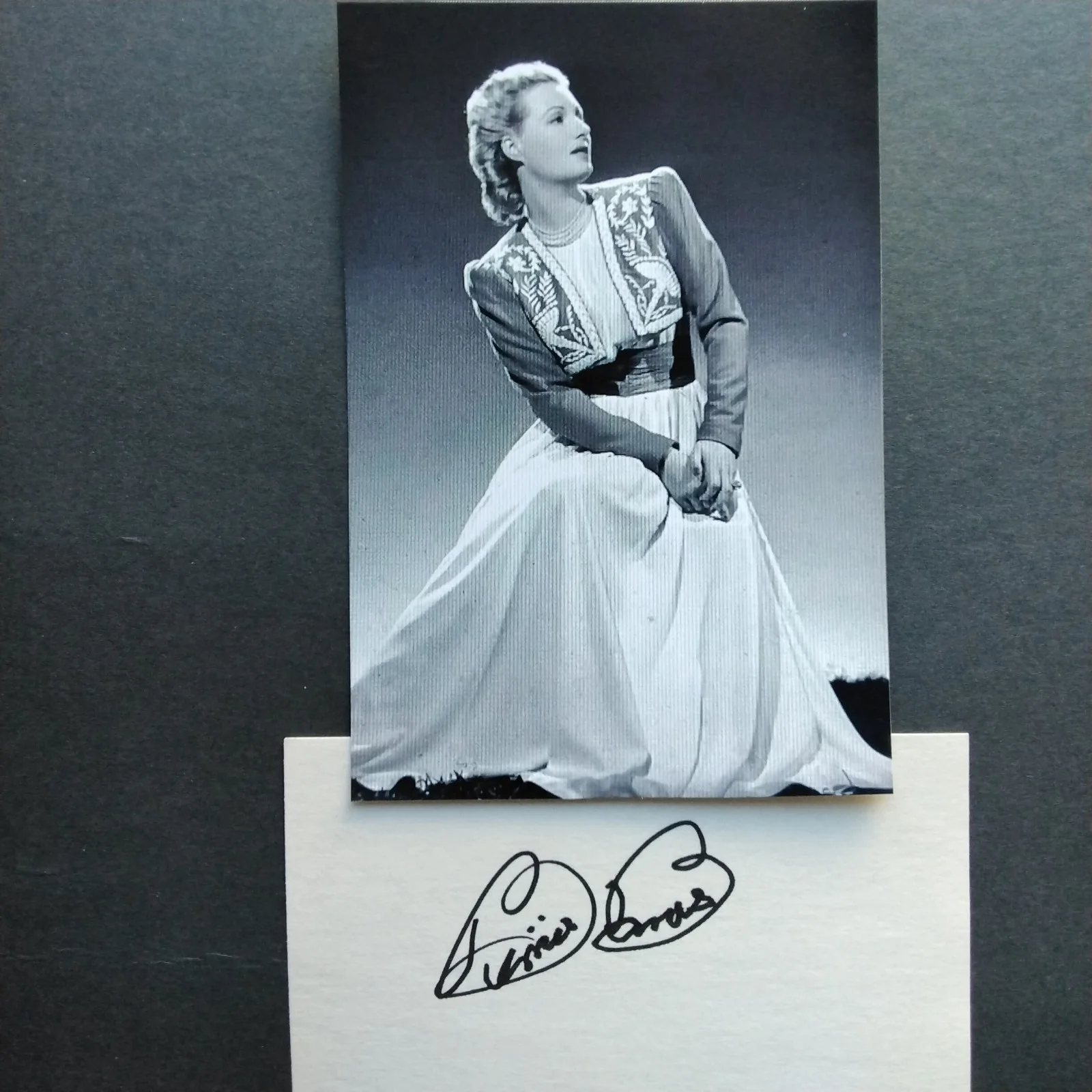 Binnie Barnes SIGNED Card Photo Movie Actress 3 Musketeers Henry VIII Marco Polo, изображение 2