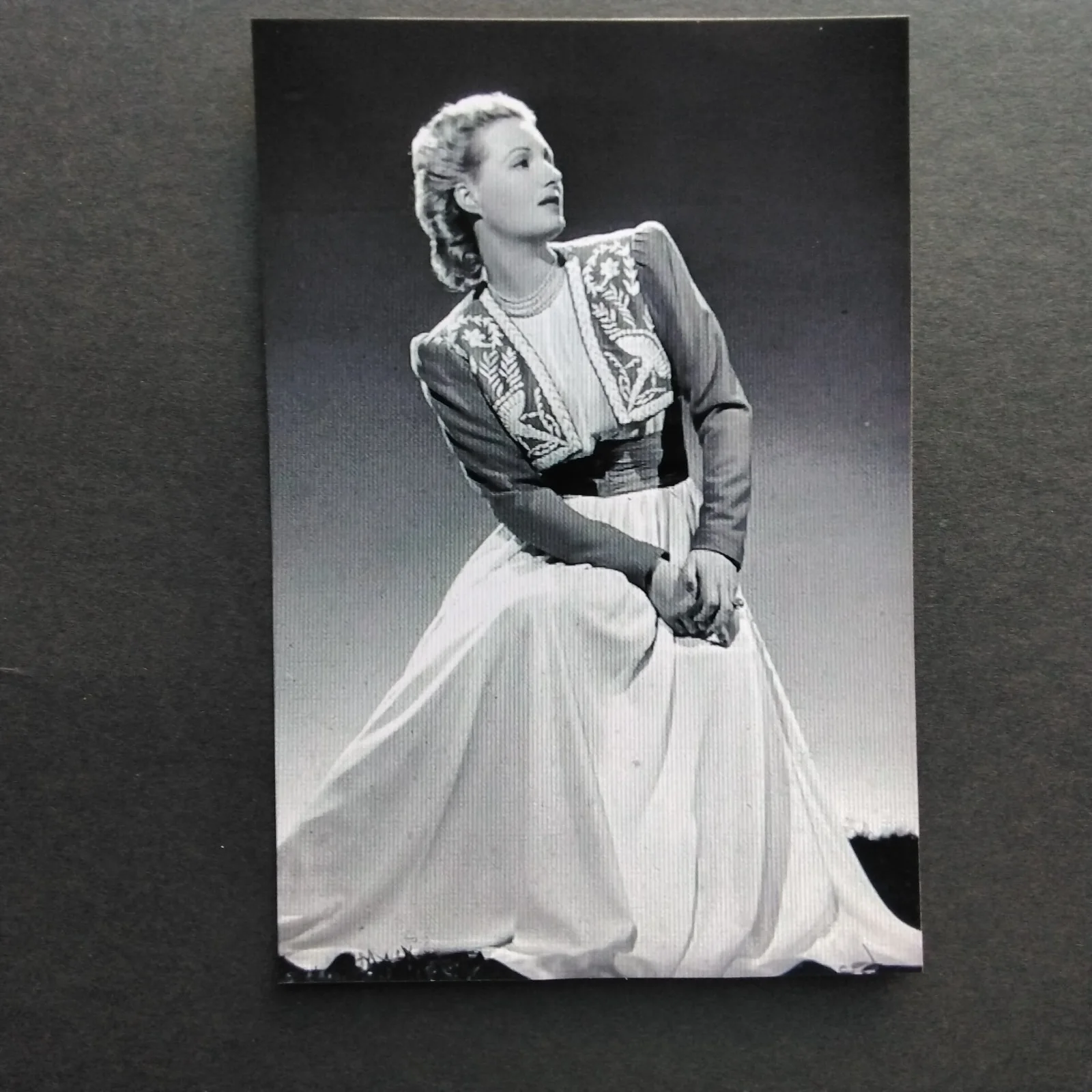 Binnie Barnes SIGNED Card Photo Movie Actress 3 Musketeers Henry VIII Marco Polo, изображение 5